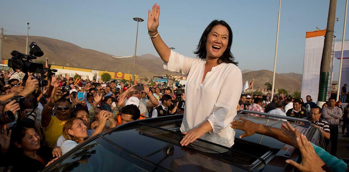 I pappas fotspår Keiko Fujimori, dotter till den tidigare presidenten Alberto Fujimori som i dag sitter i fängelse, kan i dagens presidentval bli Perus första kvinnliga president.