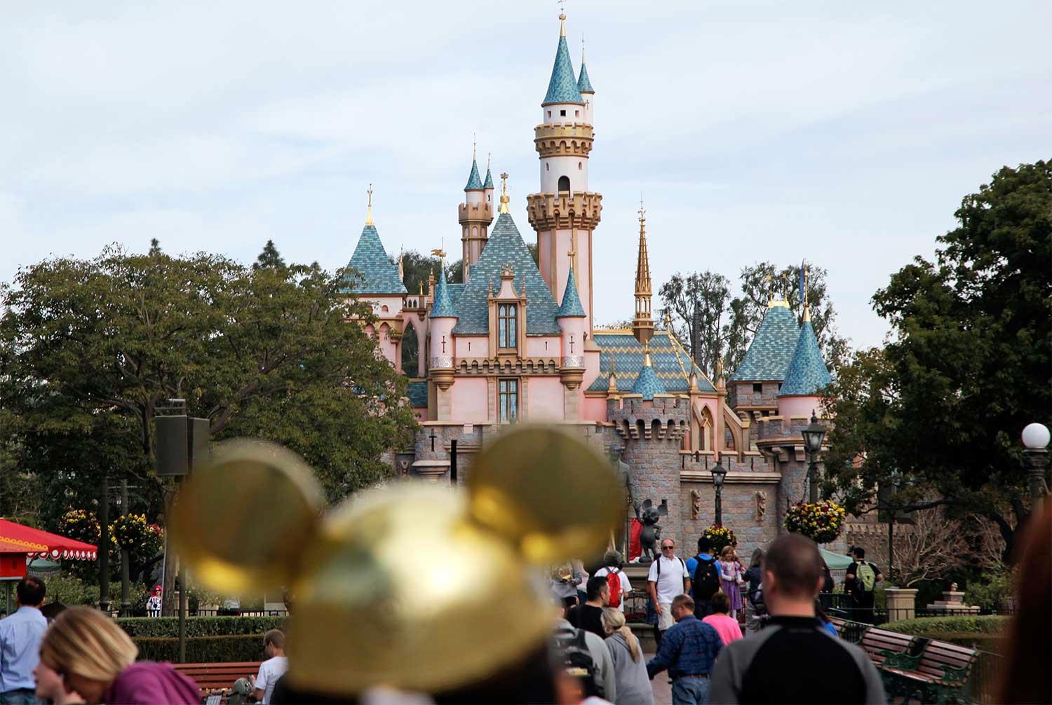 ”Törnrosas slott” i Disneyland i Anaheim, Kalifornien.