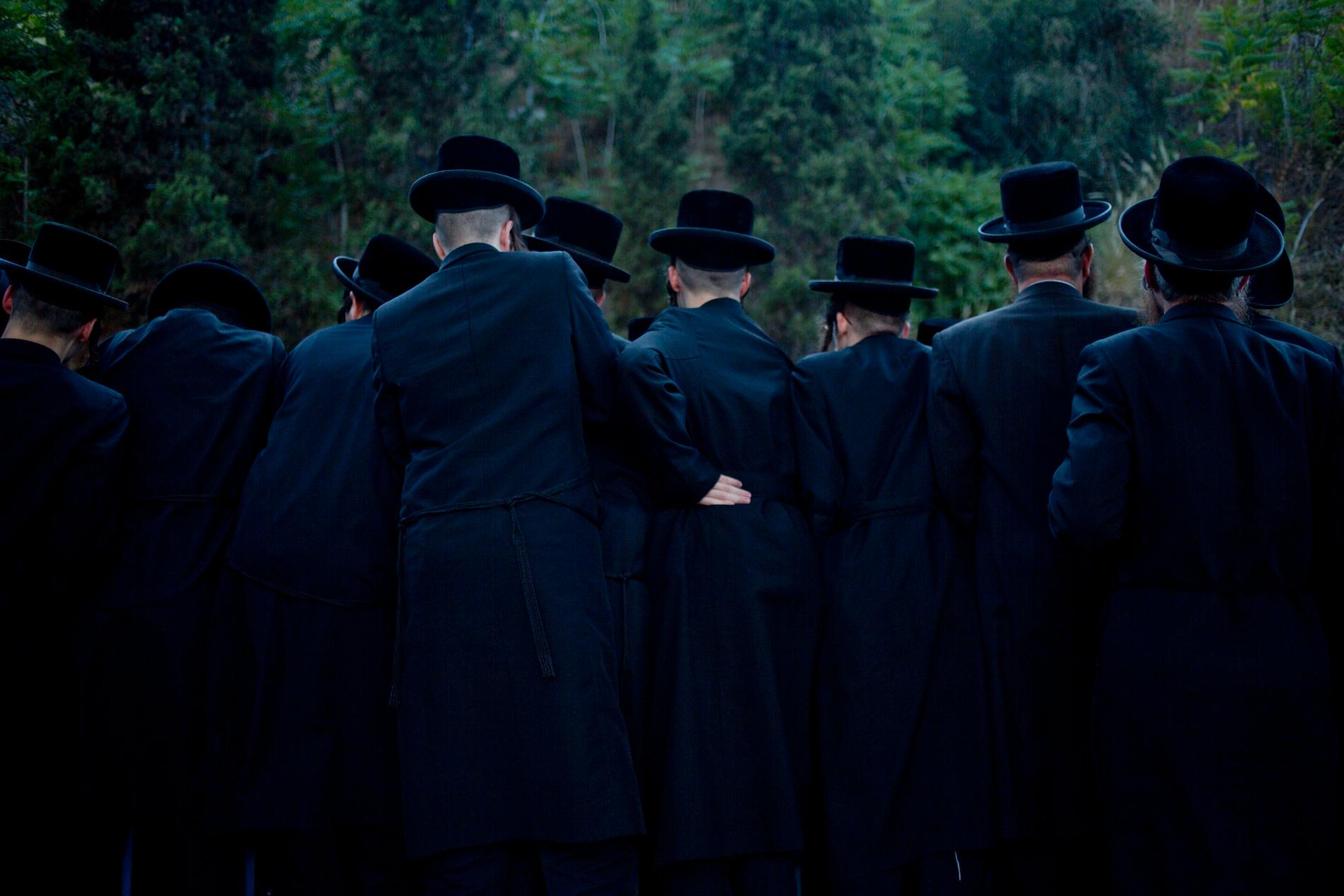 Ultraortodoxa judar vallfärdar varje år till Uman för att besöka en av rörelsens förgrundsgestalters grav. Arkivbild från annan plats.