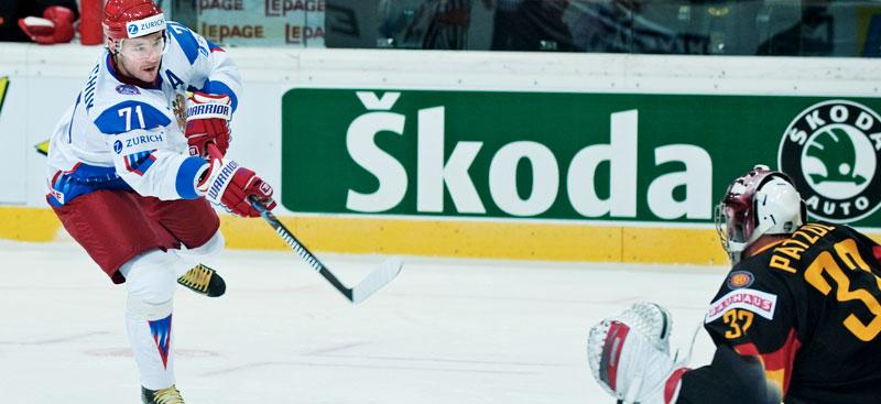 Rysslands Ilja Kovaltjuk sätter 2–0 mot Tyskland i hockey-VM.