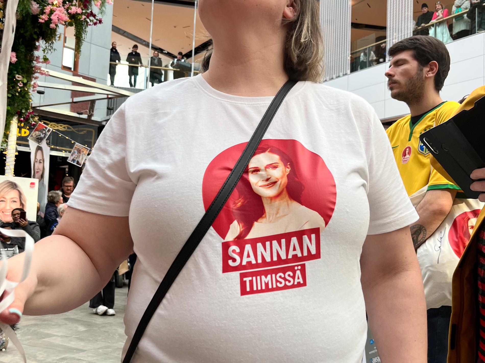 ”Team Sanna” står det på tröjan.
