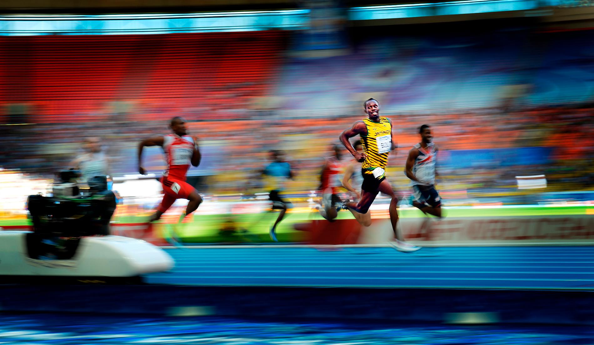 Under semifinalen på 200 meter i VM 2013 i Moskva kostade en överlägsen Bolt på sig att le in i kameran. 
