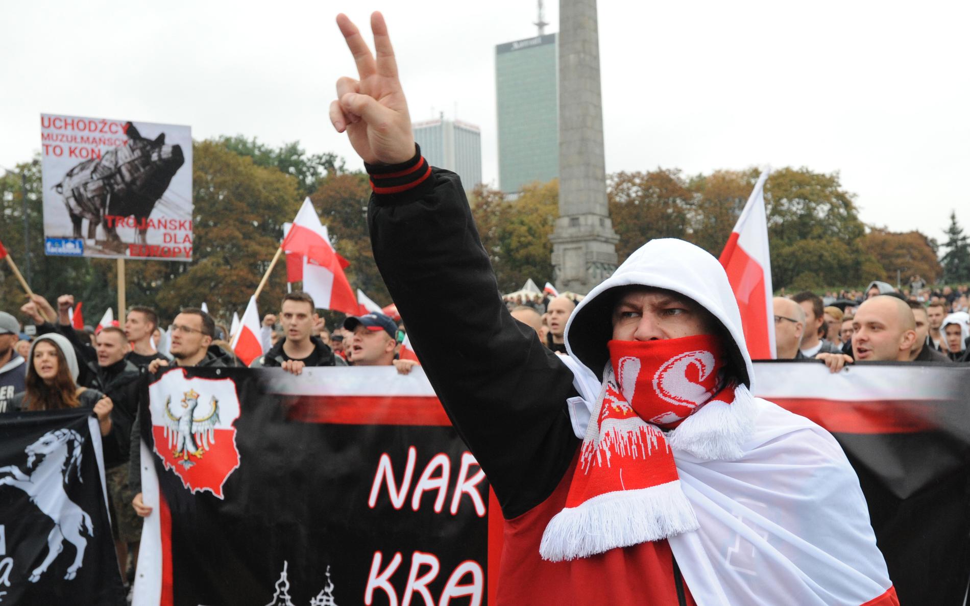 Här demonstrerar polacker mot invandringen till landet. Bilden är tagen den 26 september i år.