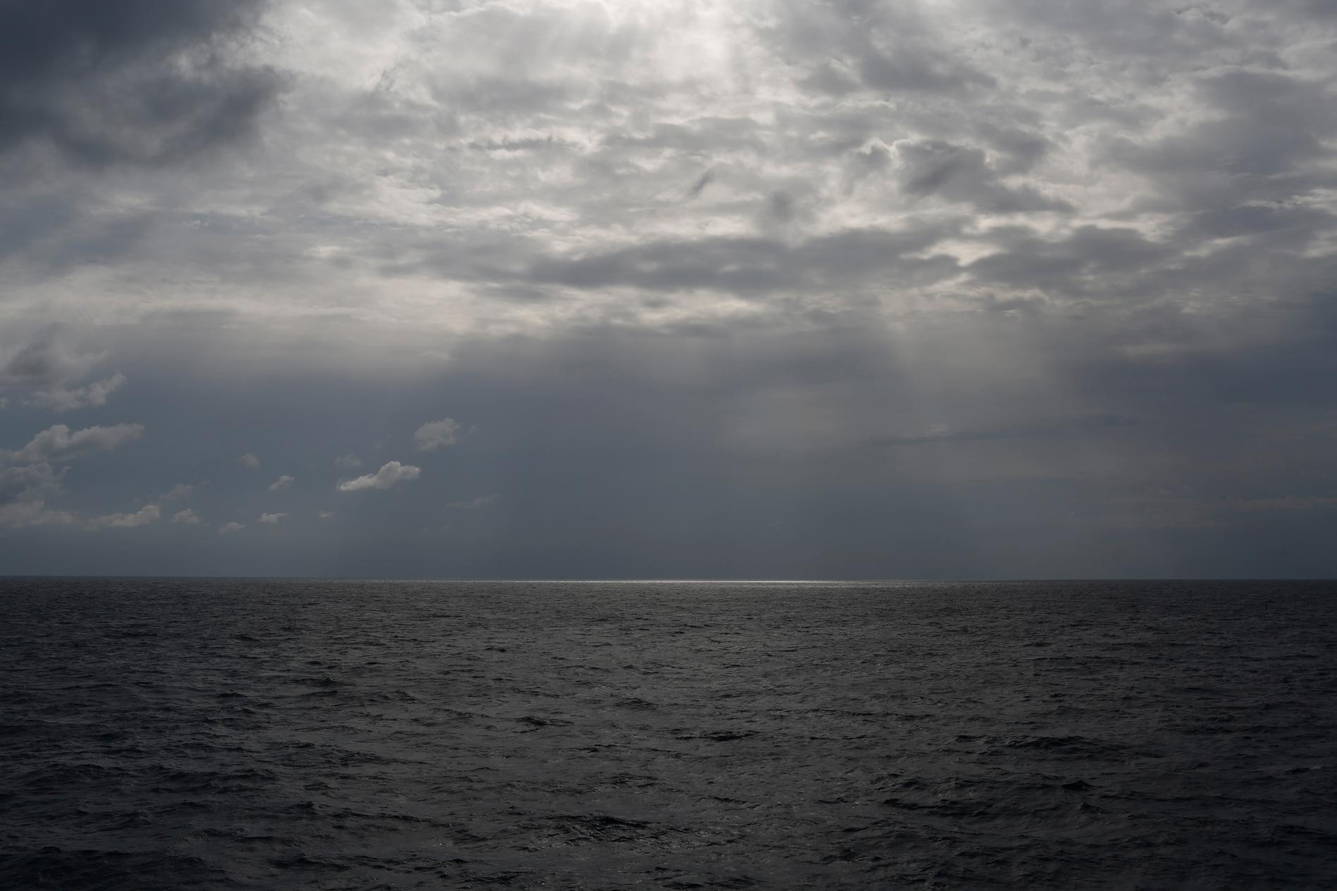 En båt med 50 personer ombord har kapsejsat utanför Libyens kust. Arkivbild från Medelhavet utanför Libyen.