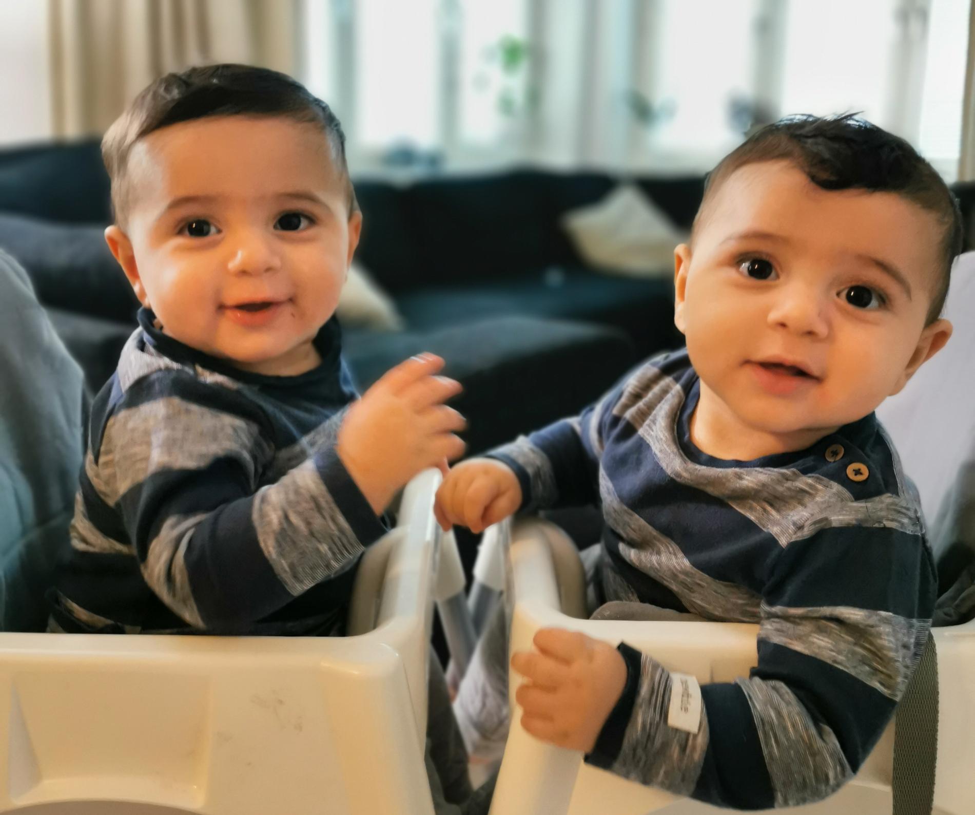 I dag är tvillingarna åtta månader gamla. 