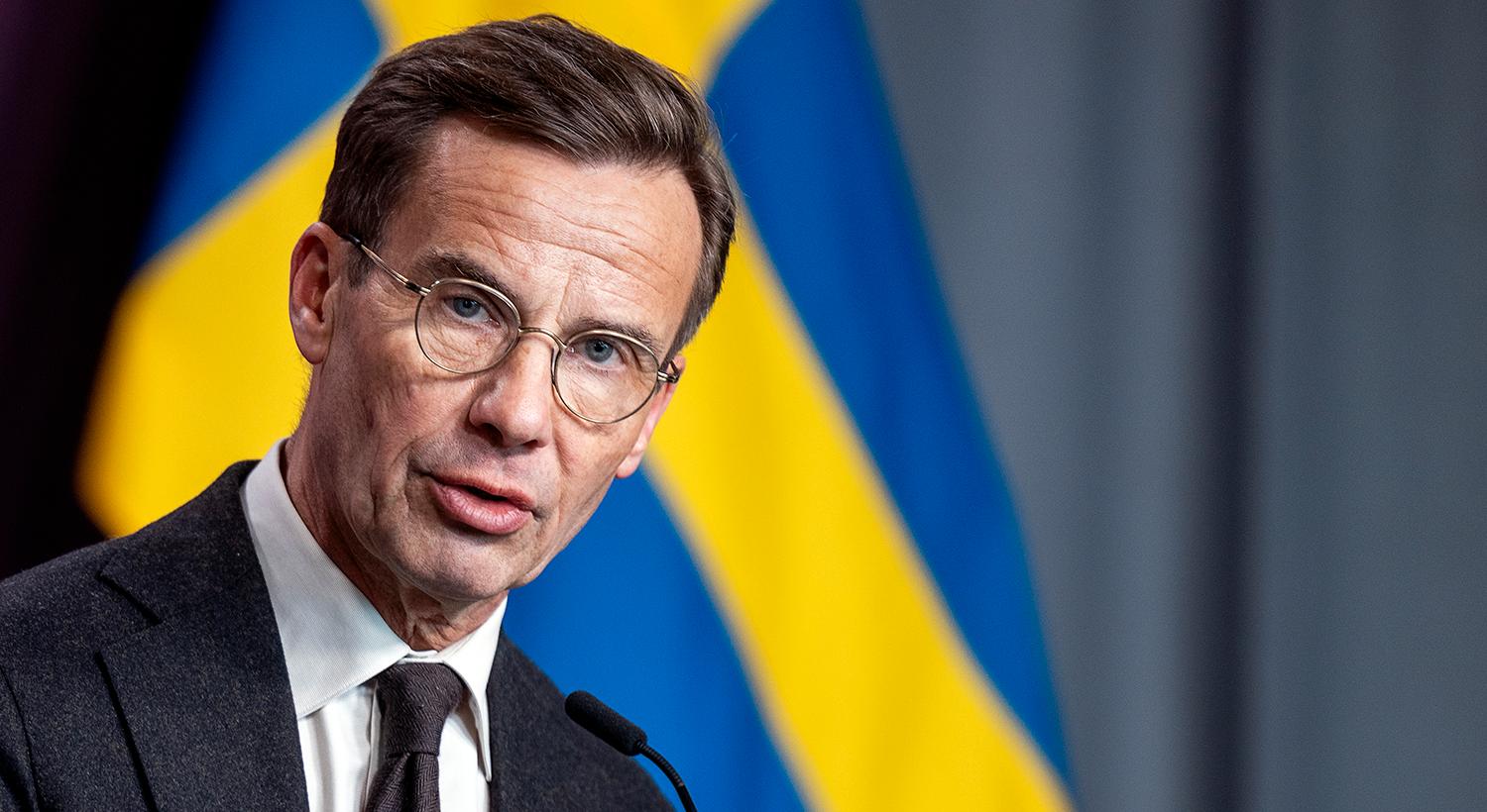 Statsminister Ulf Kristersson tycker att det är för lätt att bli svensk medborgare.