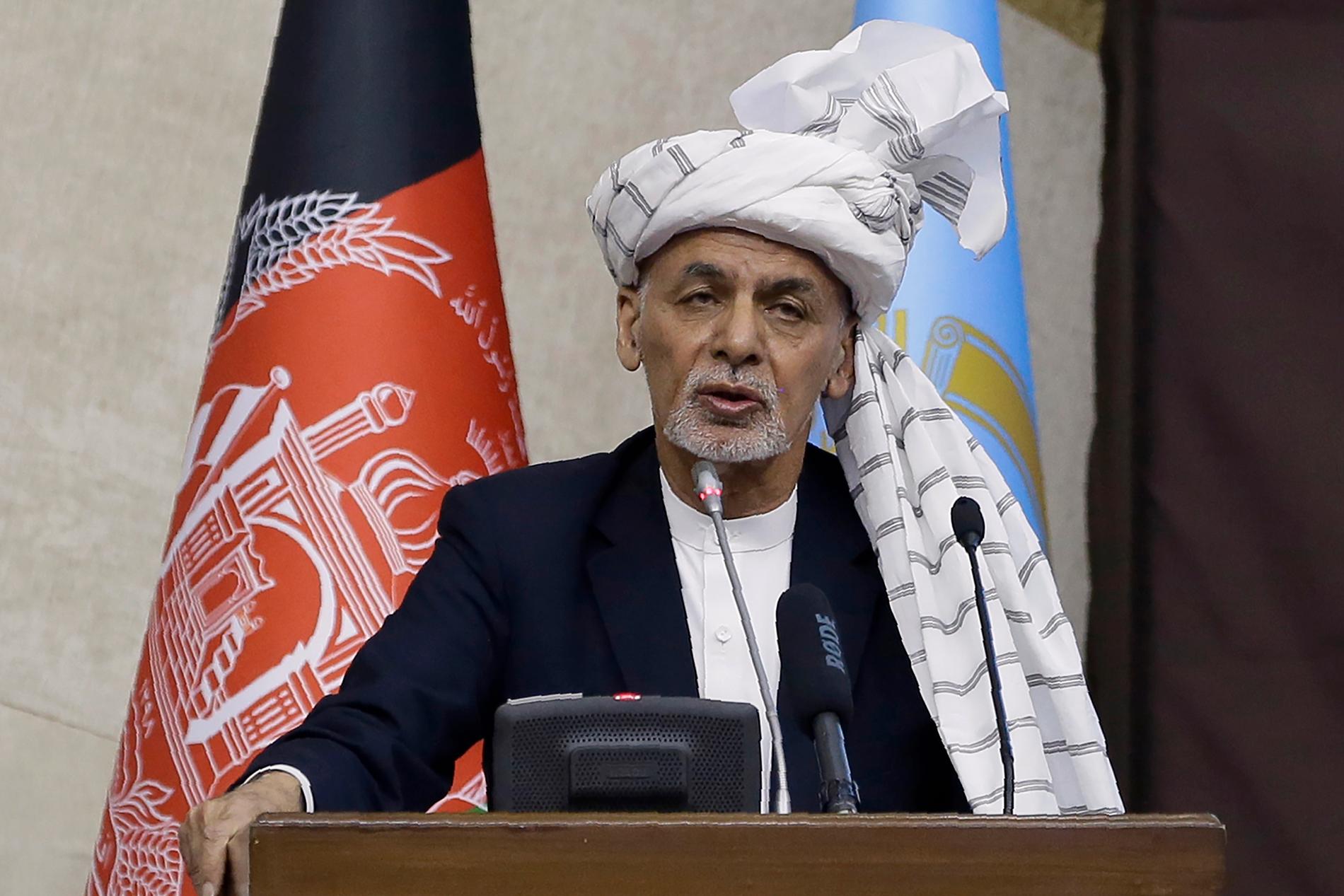 Afghanistans president Ashraf Ghani lämnade under söndagen sitt land.