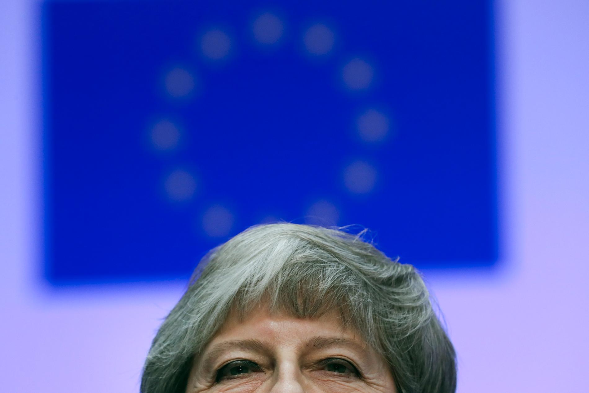 Storbritanniens premiärminister Theresa May skjuter fram nästa avgörande omröstning om brexit i parlamentet.
