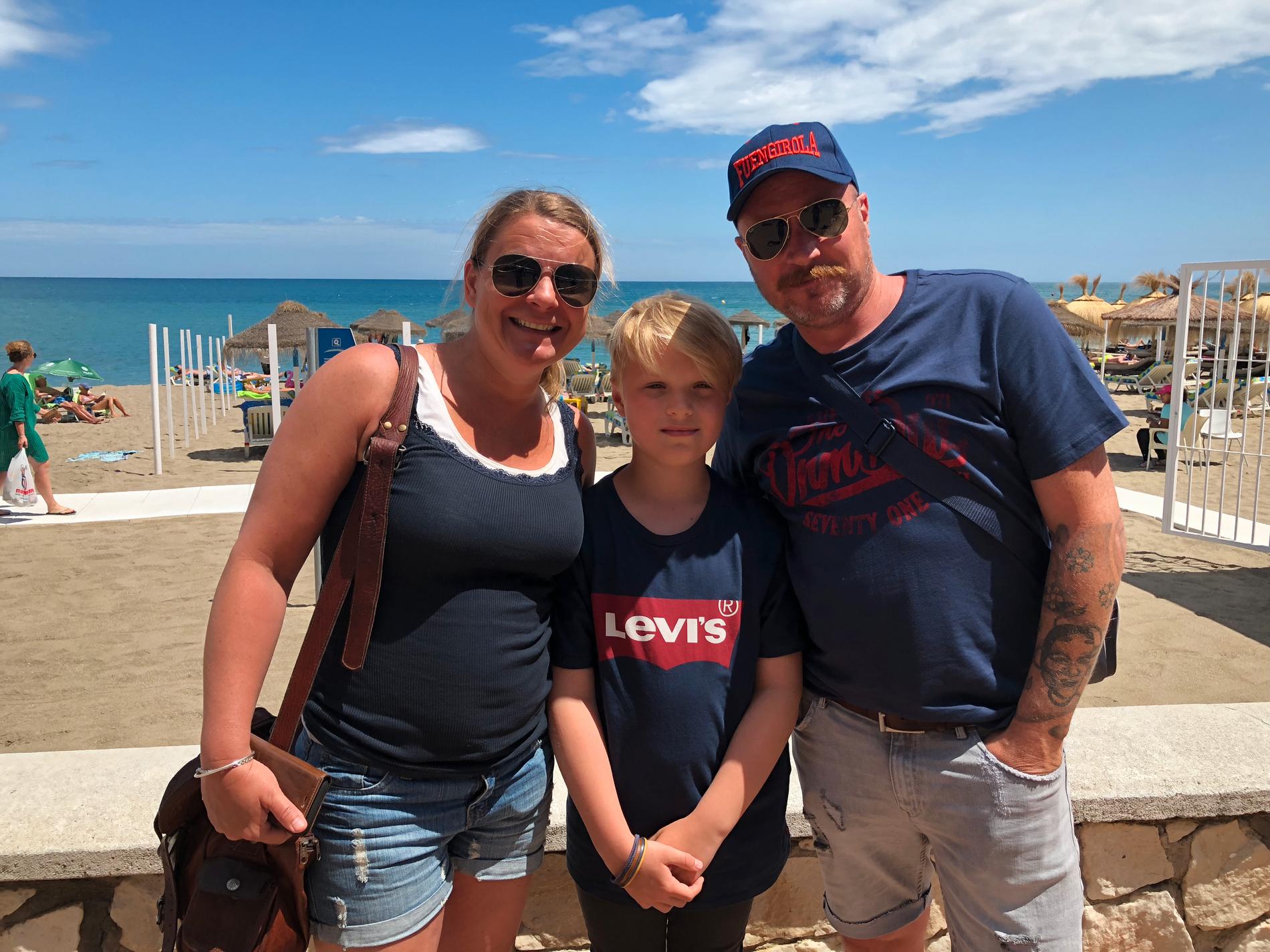 Familjen Svensson vid stranden i Copa del Sol
