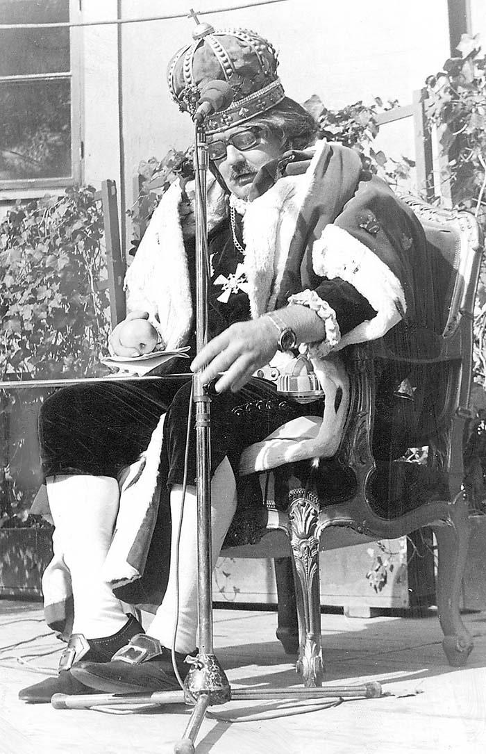Jan ”Moltas” Erikson som ”Kung Sune” i Mosebacke monarki 1969.