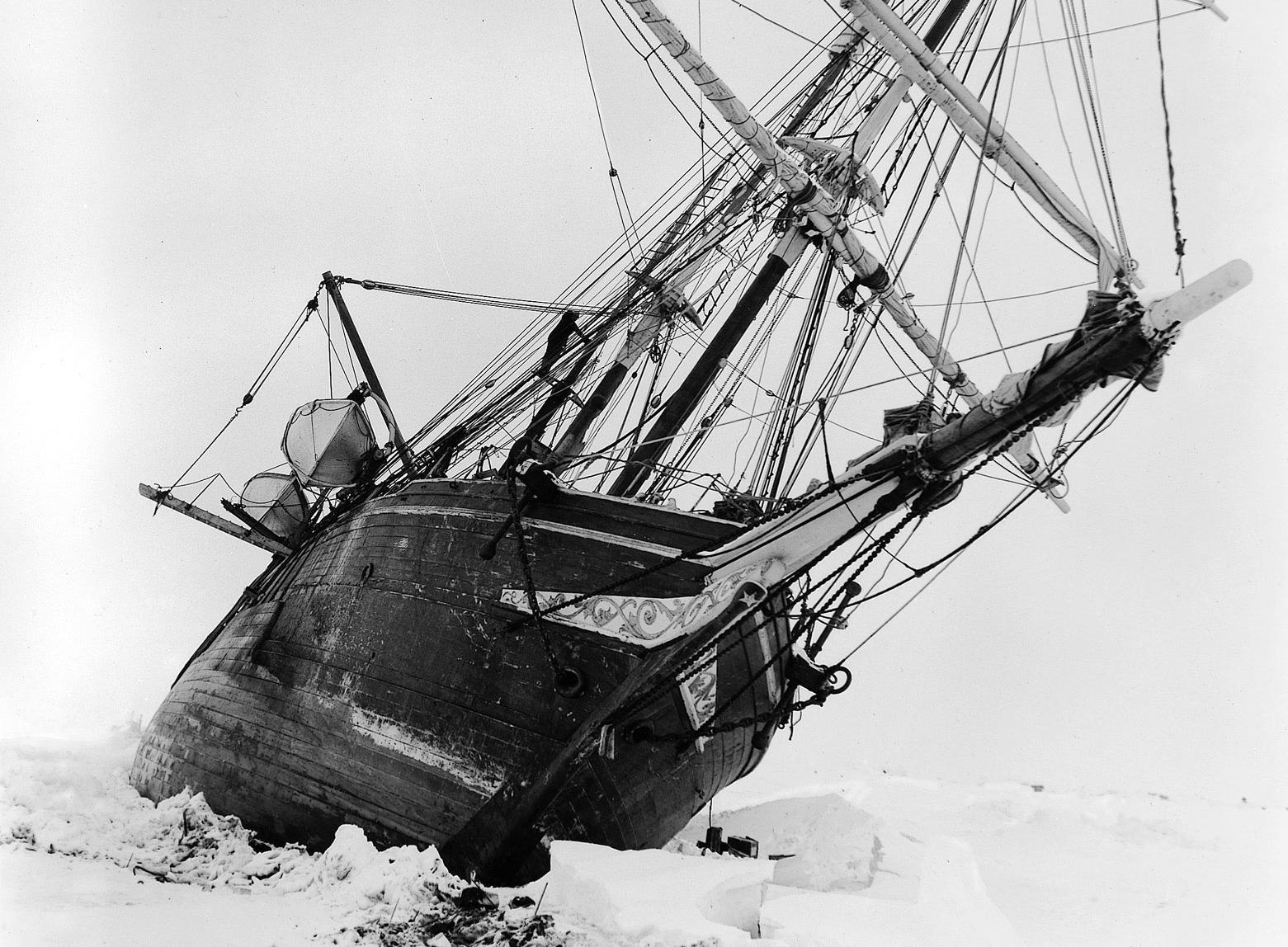 Endurance nådde inte ens Antarktis utan fastnade omgående i packisen. I februari 1915 blev man tvungen att överge skeppet.
