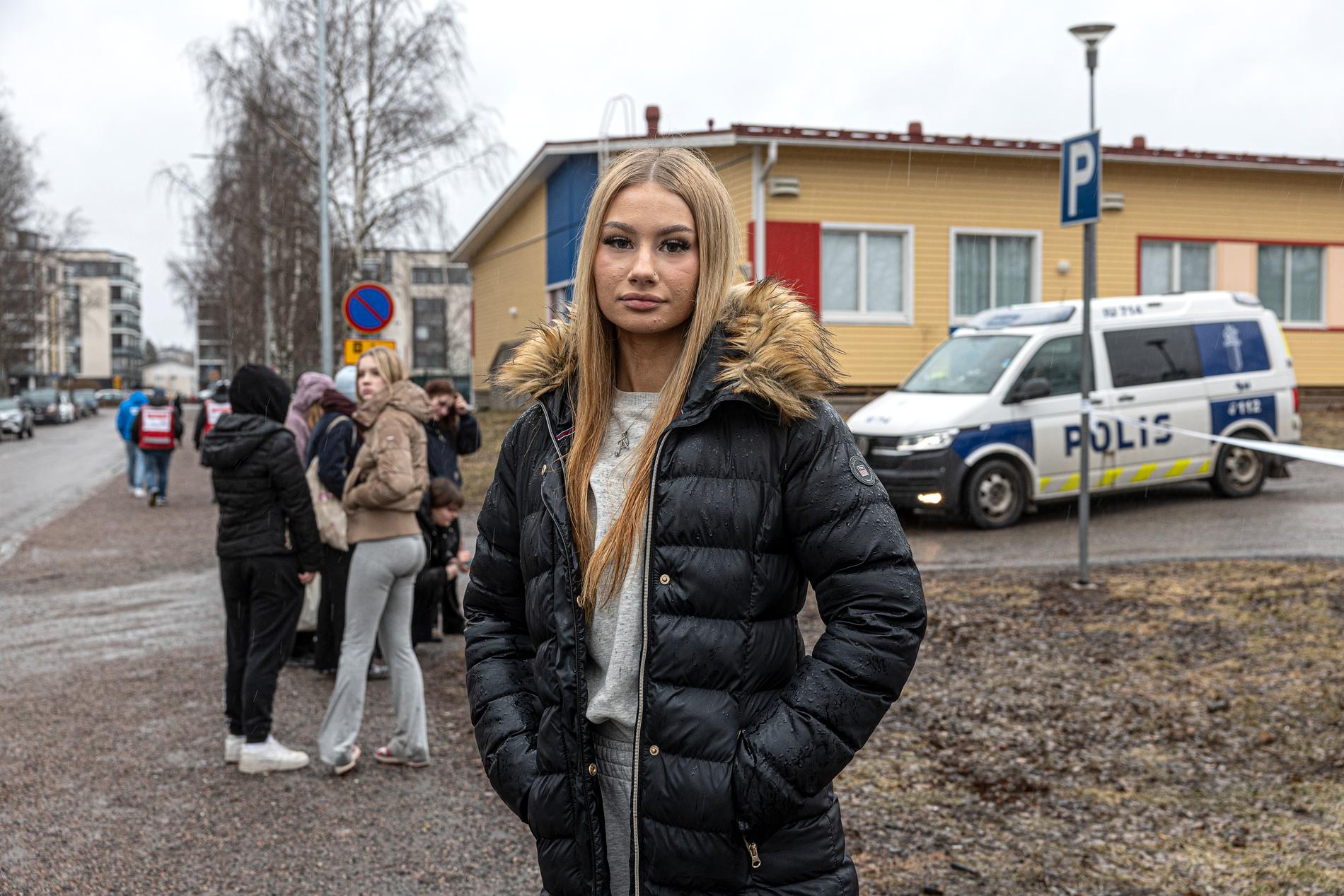 Siiri Anonen, 17, bor även hon bredvid skolan.