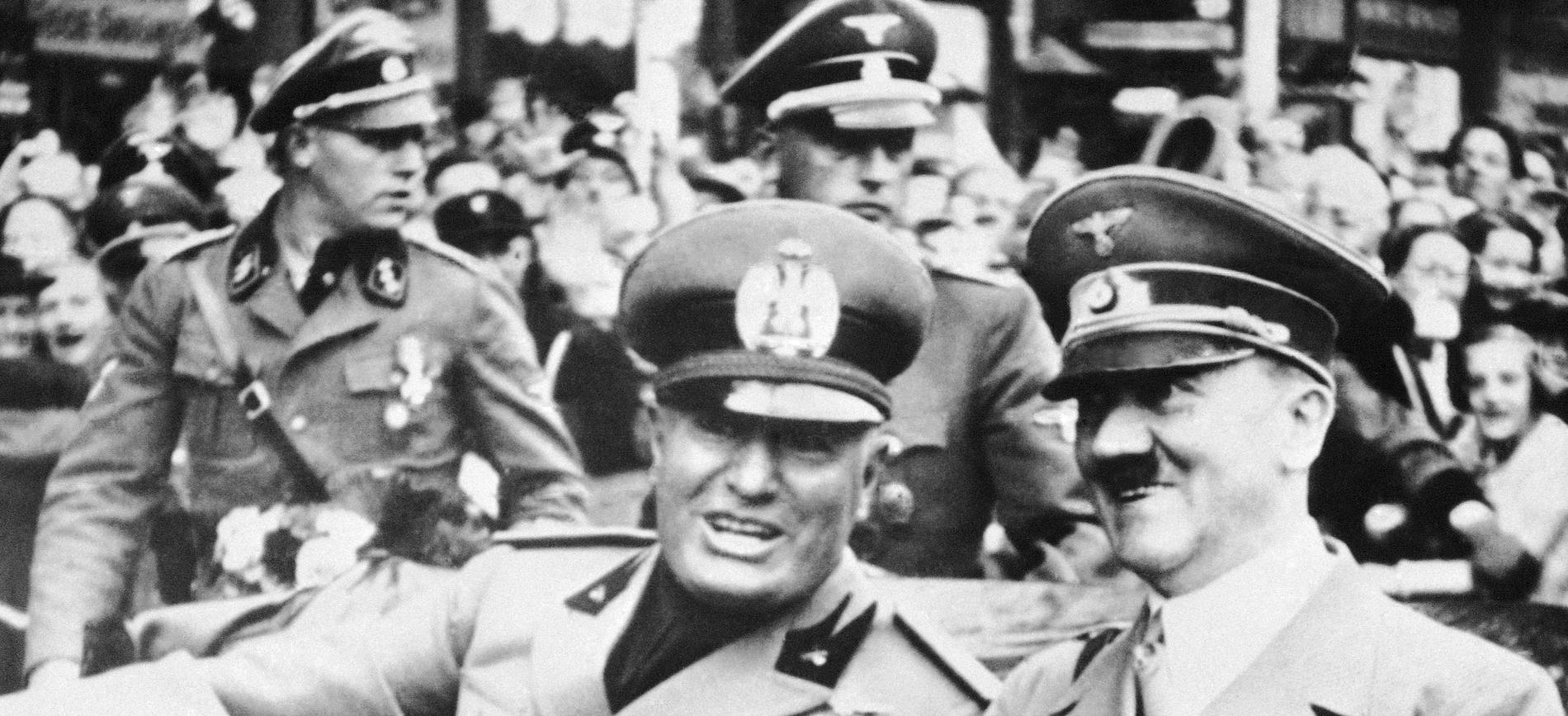 Fascism i baksätet. Hitler och Mussolini under en kortege i Müchen 1938.