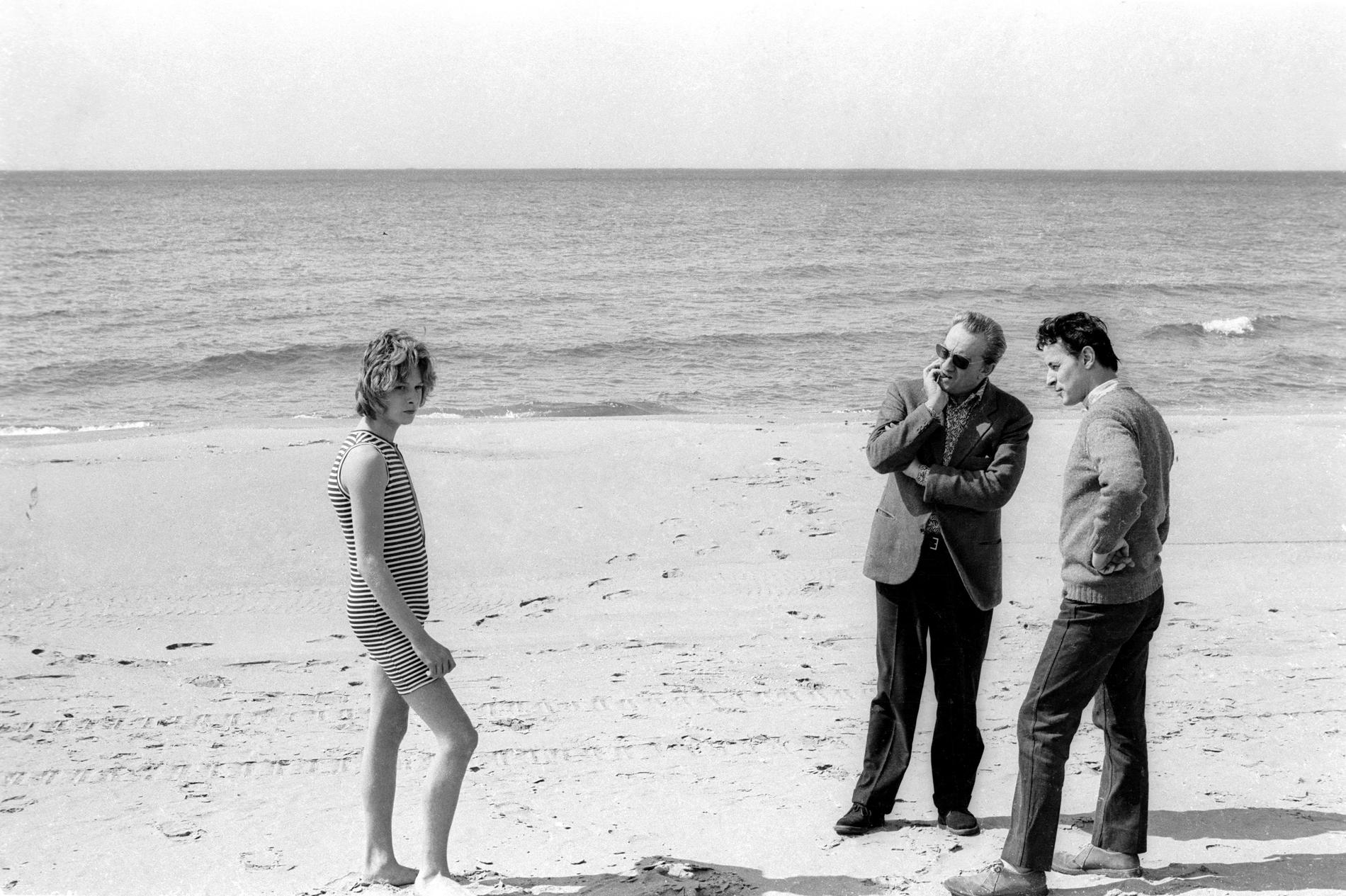 Björn Andrésen under filminspelningen av "Döden i Venedig". Regissören Luchino Visconti (mitten) presenterade honom senare som "världens vackraste pojke". Pressbild.