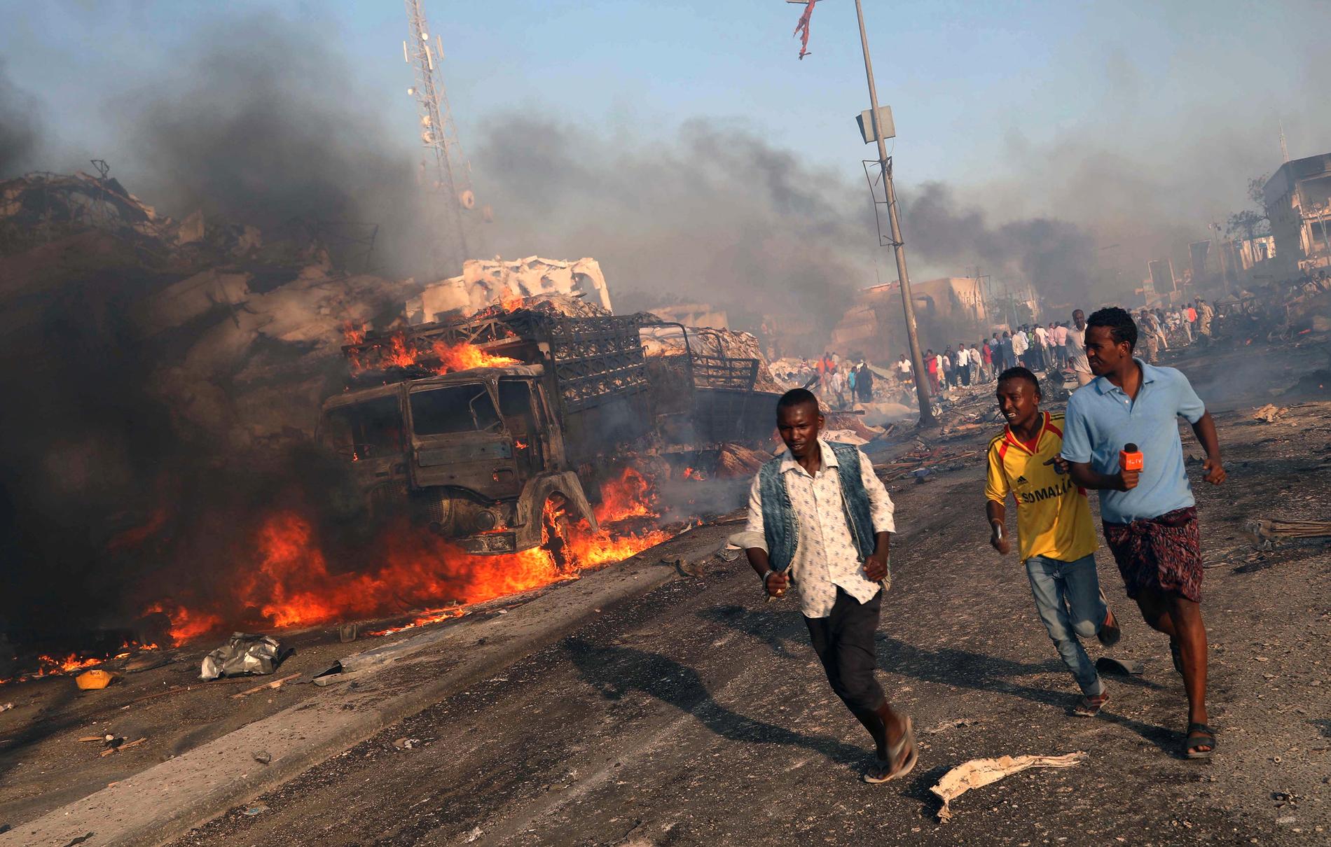 Kraften när 400 kilo sprängmedel detonerade var fruktansvärd. Över 300 männniskor dog och 500 skadades i lastebilsattacken mitt i Mogadishu. 