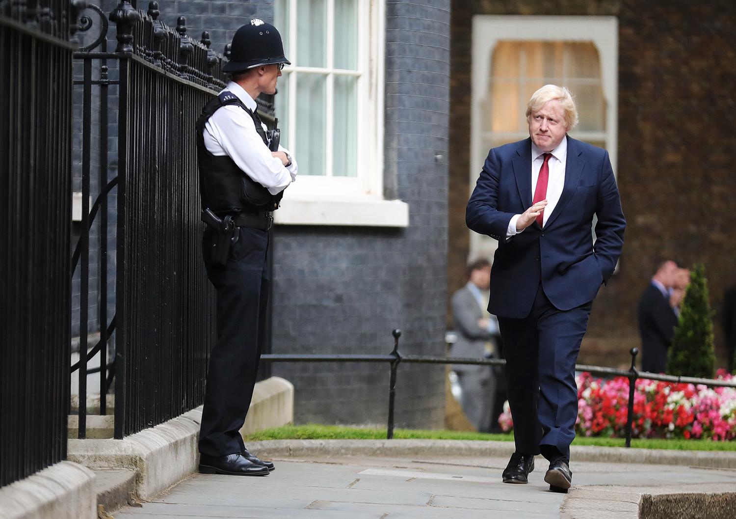 Boris Johnson utnämnd till ny utrikesminister.