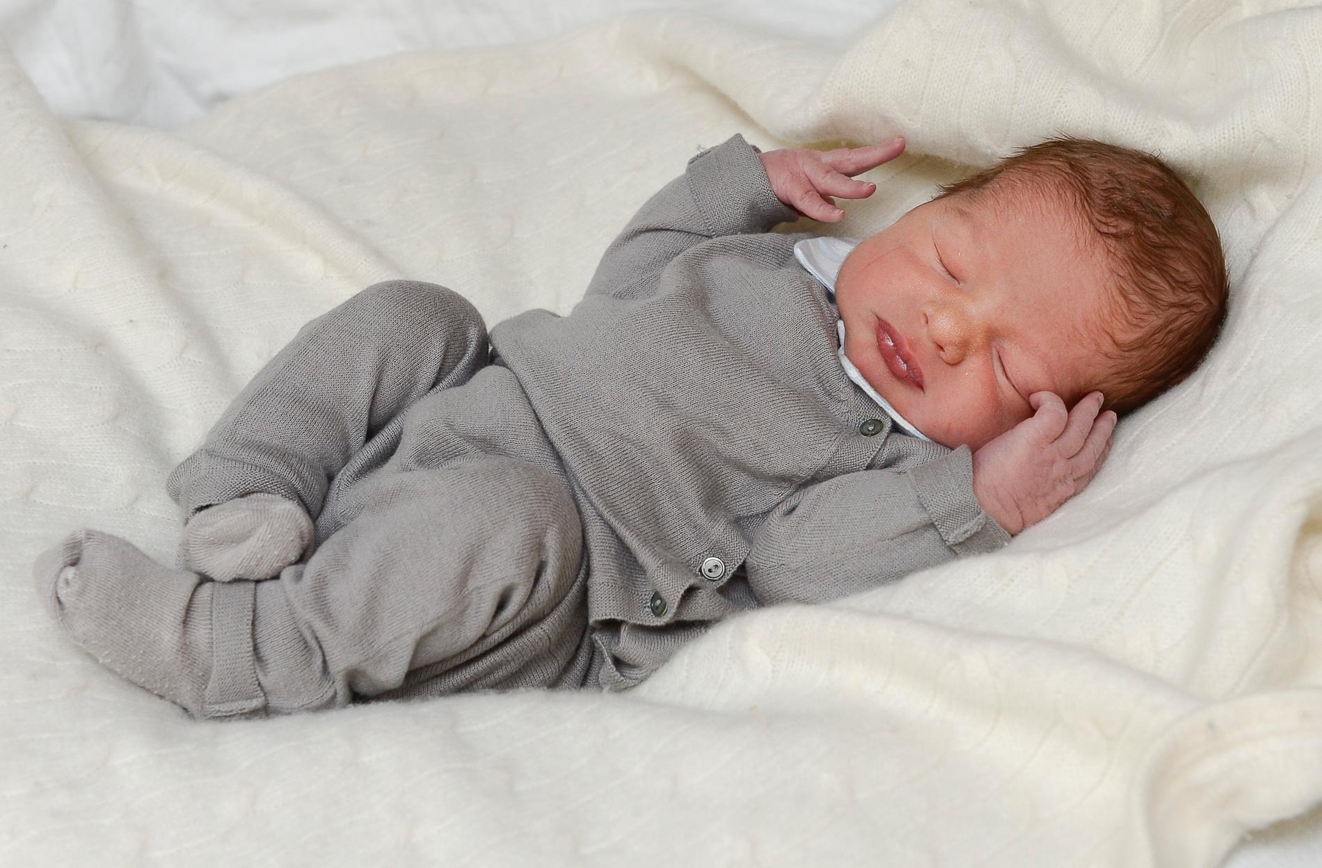 Prins Nicolas Paul Gustaf som nyfödd.