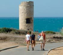 Novo Sancti Petri. Ett vakttorn från 1400-talet vid Playa Barbarosa.