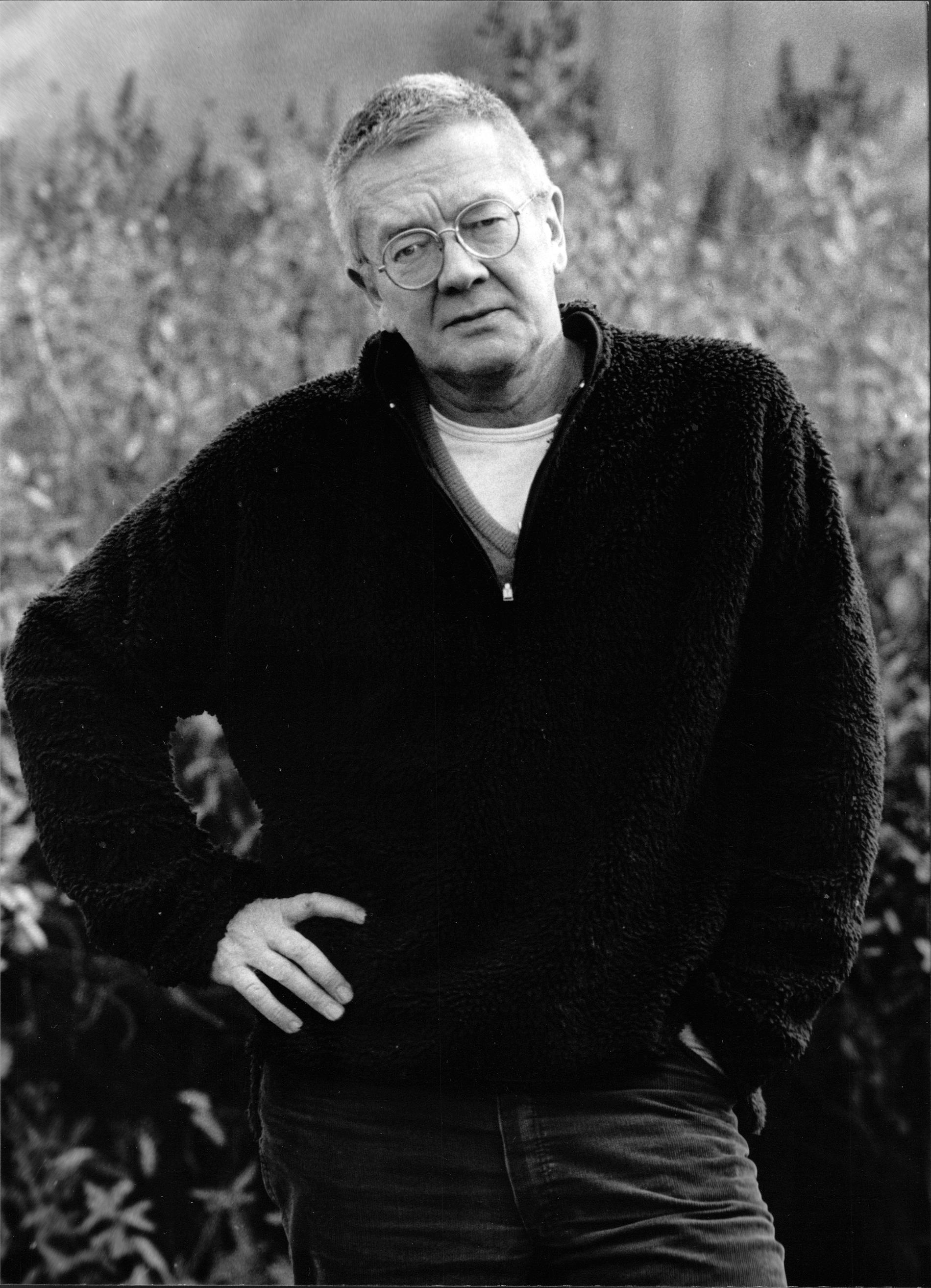Den kända författaren och journalisten Anders Ehnmark har avlidit. 