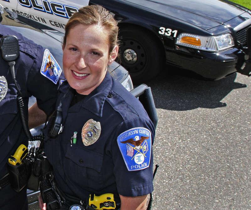 Polisveteranen Kim Potter, 48, ska ha tagit fel vapen när hon sköt ihjäl Daunte Wright, 20.