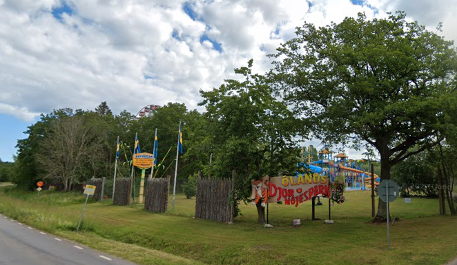 Ölands djurpark ligger vid Färjestaden, nära Ölandsbron på Öland. Förutom djur har de även vattenland och nöjespark. 