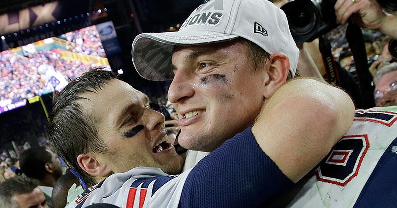Rob Gronkowski i kram med Tom Brady.