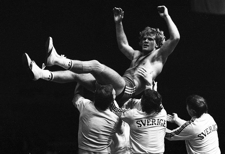 1977: Frank Andersson hyllas efter segern i VM-finalen.