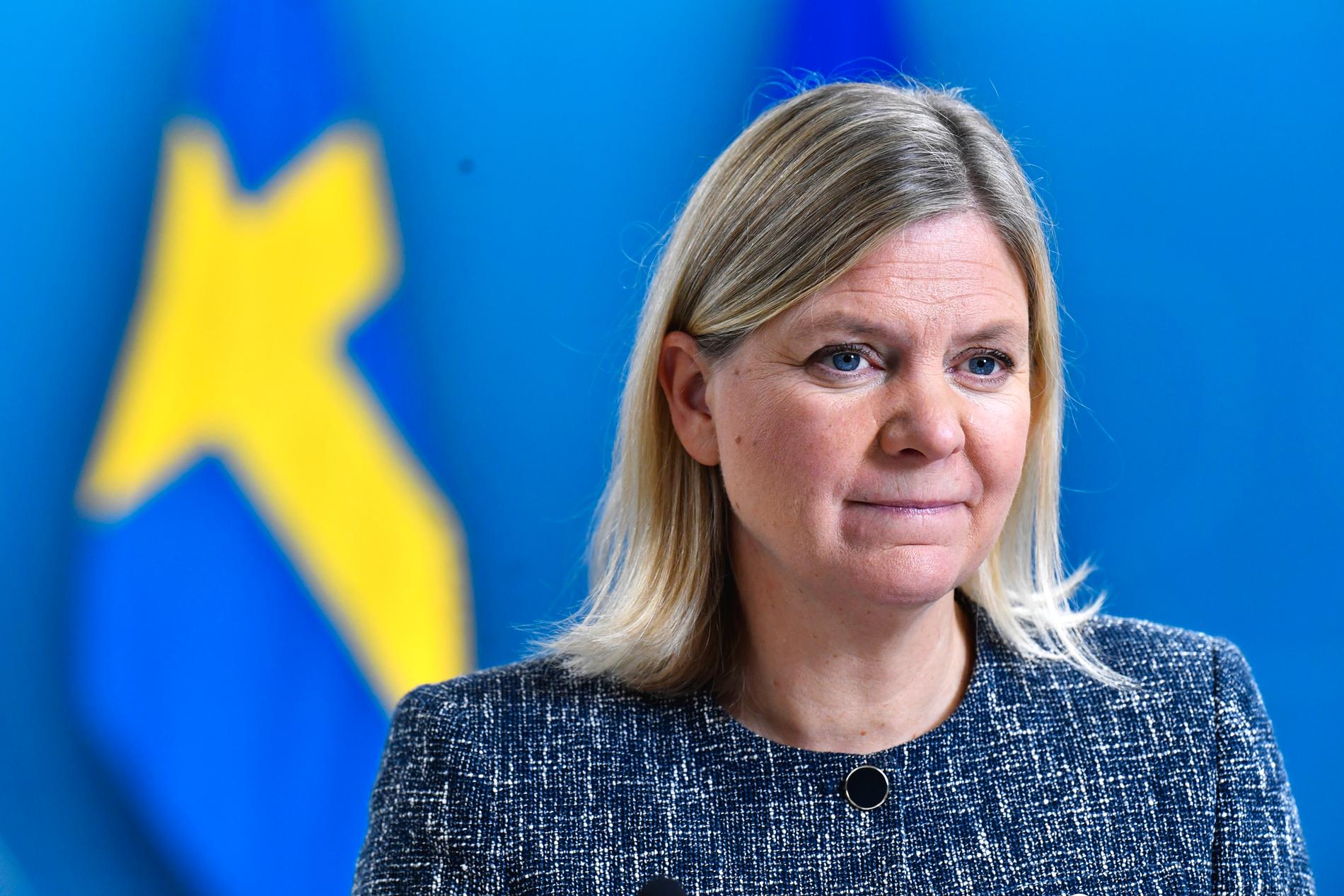 "Många kan inte arbeta hemifrån men ska ändå stanna hemma vid minsta symptom", konstaterar finansminister Magdalena Andersson. Arkivbild.