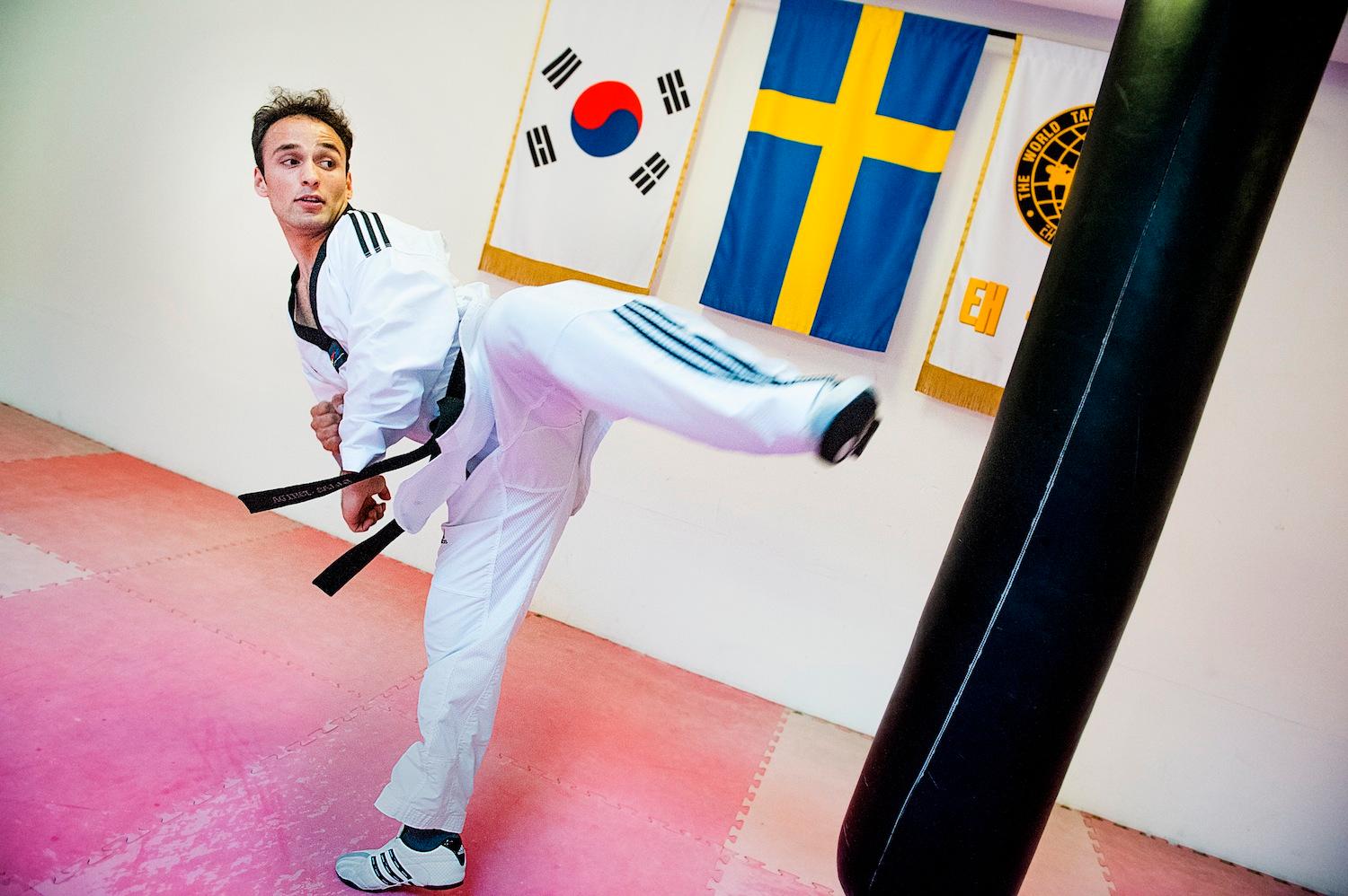 Taekwondostjärnan Fardin Habibi kom till Sverige som ensamkommande flyktingbarn för tre år sedan. Då var han 15 år. Nu siktar han på VM och OS.