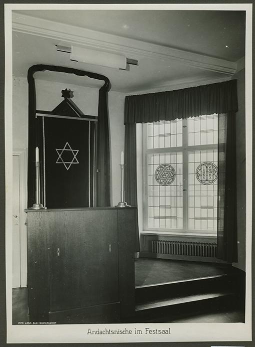 Andaktsnisch i festsalen på det judiska äldreboendet, 1933. Nazisterna konfiskerade huset 1939 och gjorde SS-kontor av det.