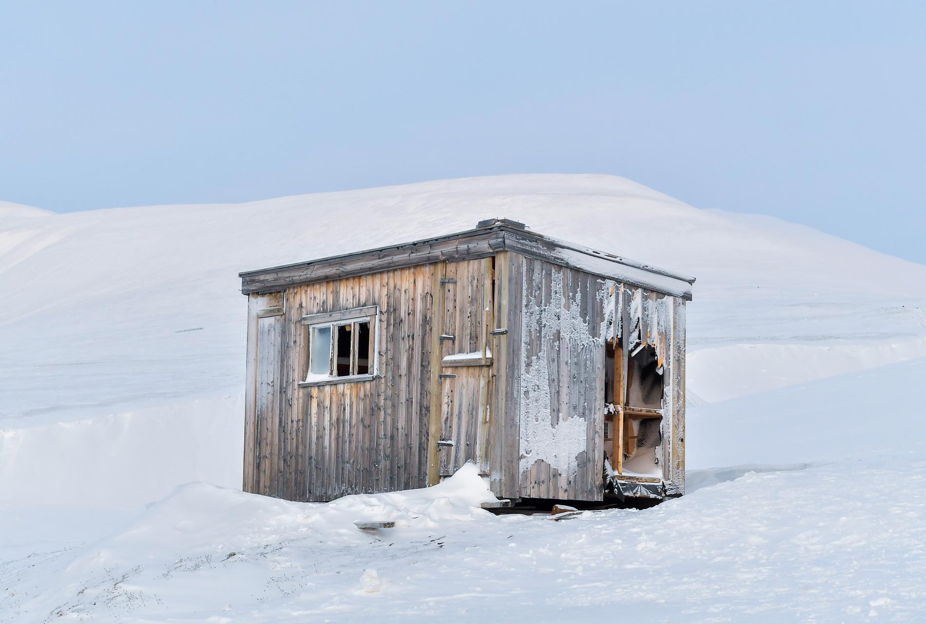 Det karga arktiska landskapet lockar varje år tiotusentals besökare. Högsäsongen hade just inletts när turisterna skickades hem på grund av coronaviruset.