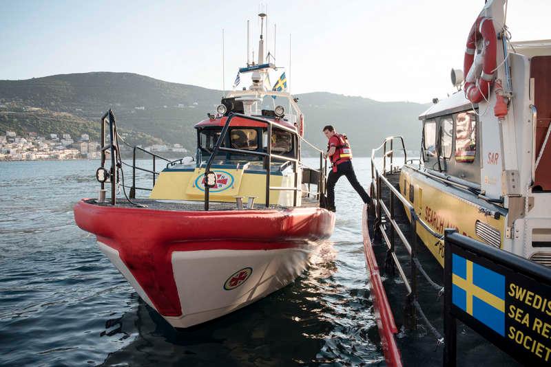 ska rädda – och rapportera Som en del i Schibsteds kampanj Gula båtarna deltar sjöräddningsutbildade reportrar och fotografer från Aftonbladet i båtarnas besättning. De är med i räddningsarbetet men rapporterar samtidigt från flyktingkatastrofen på Medelhavet.