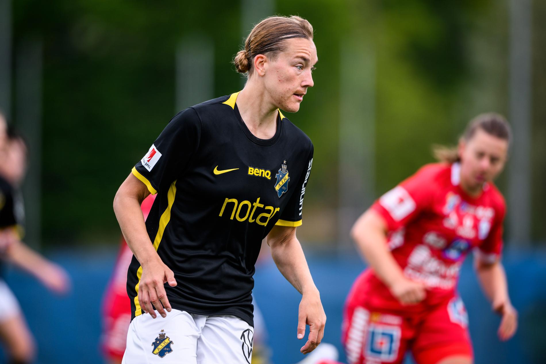 Jenny Danielsson i AIK-tröjan. 
