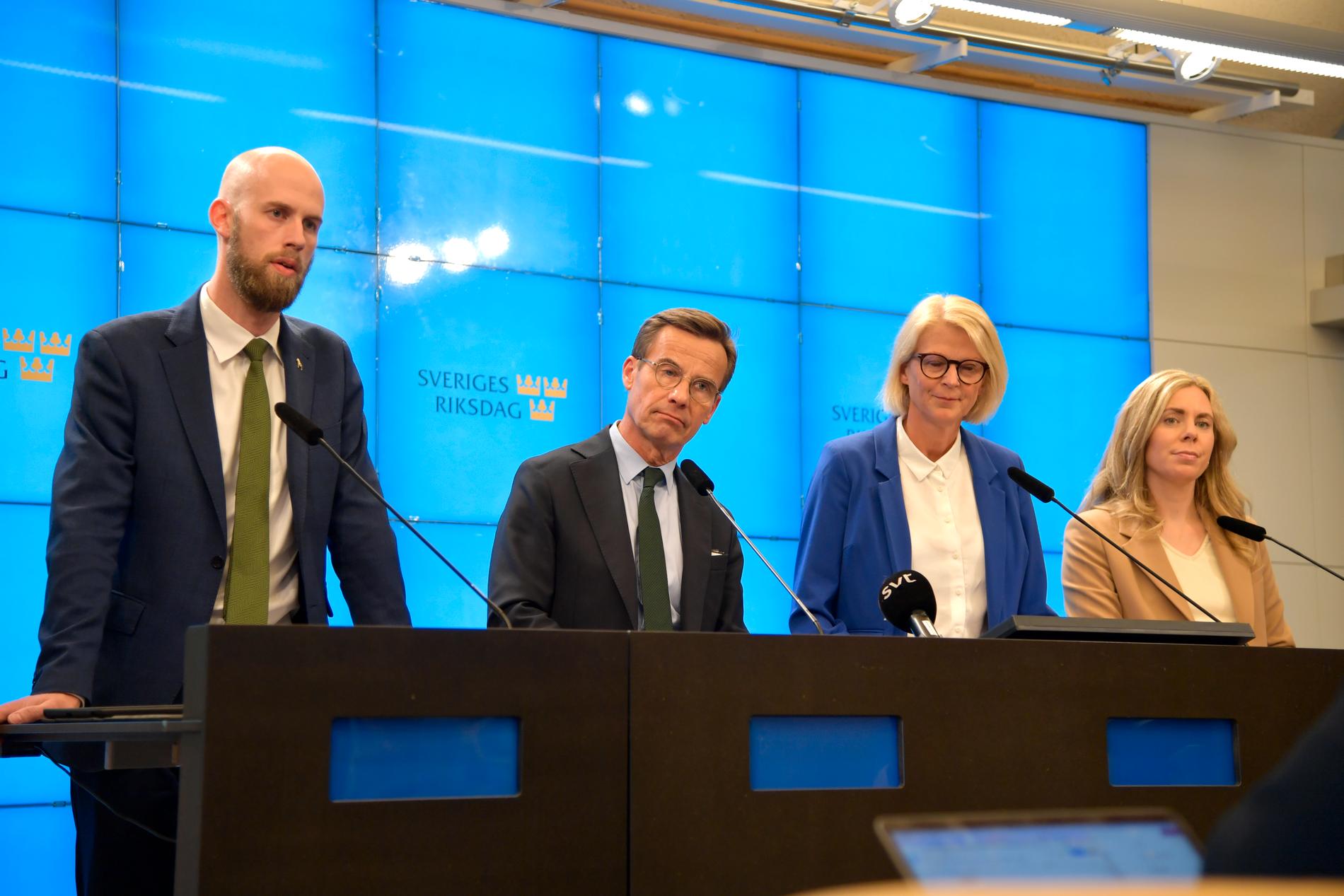 Från vänster: Carl-Oskar Bohlin, energipolitisk talesperson, Moderaternas partiledare Ulf Kristersson, Elisabeth Svantesson,ekonomiskpolitisk talesperson och Jessica Rosencrantz, miljö- och klimatpolitisk talesperson.