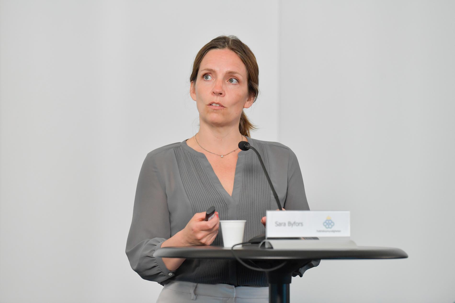 Folkhälsomyndigheten skärper råden i fler regioner. Sara Byfors, enhetschef, Folkhälsomyndigheten. Arkivbild