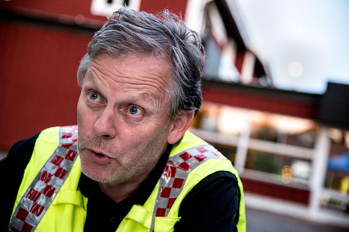 Brandchefen Lars-Göran Uddholm varnar för att grilla i hettan. 