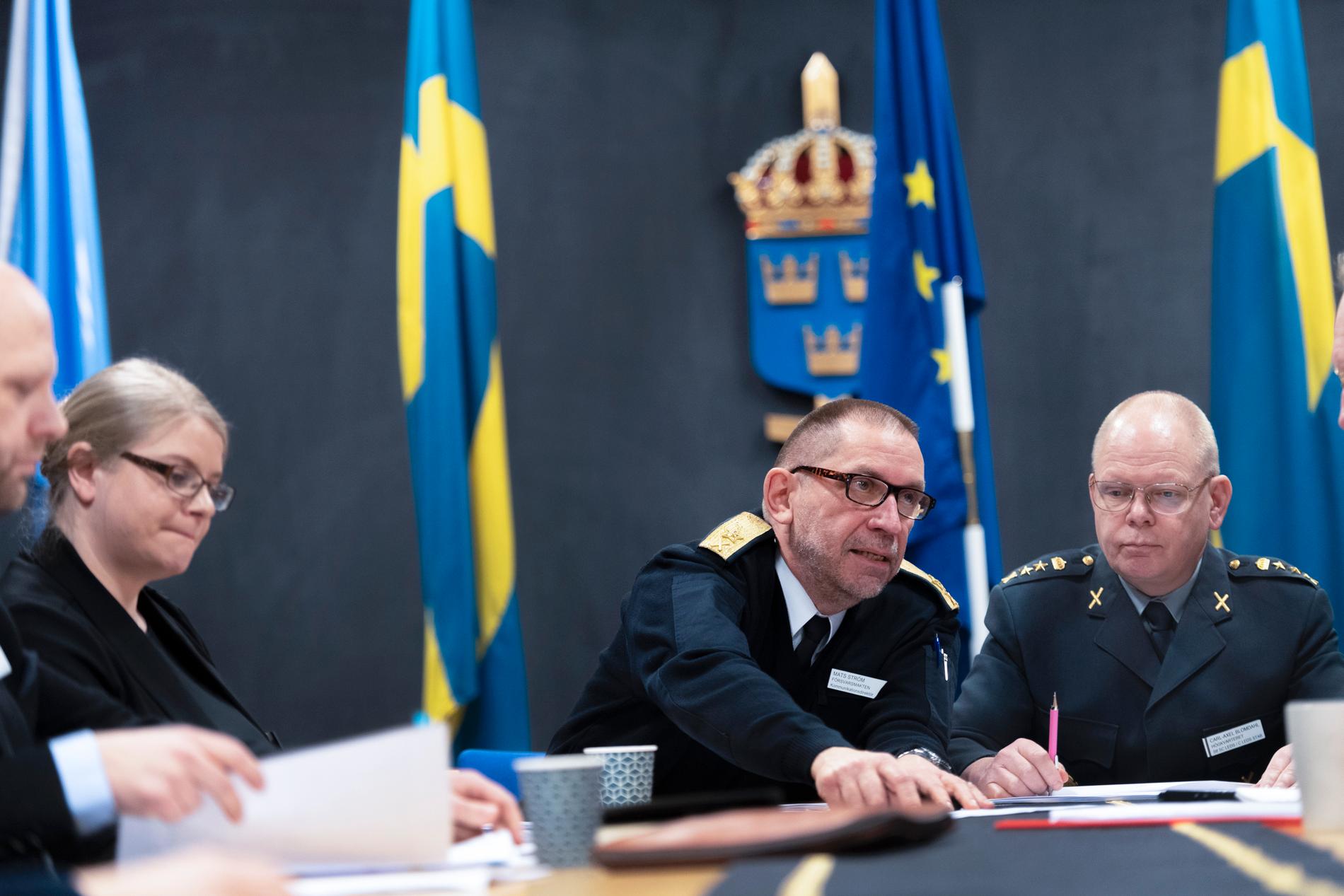 Säkerhetsexperten Kristoffer Kågas, juristens Frida Kertz, kommunikationsdirektören Mats Ström och utredningssekreteraren Carl-Axel Blomdahl vid Försvarsmakten har utrett fallet med den "falske officeren".