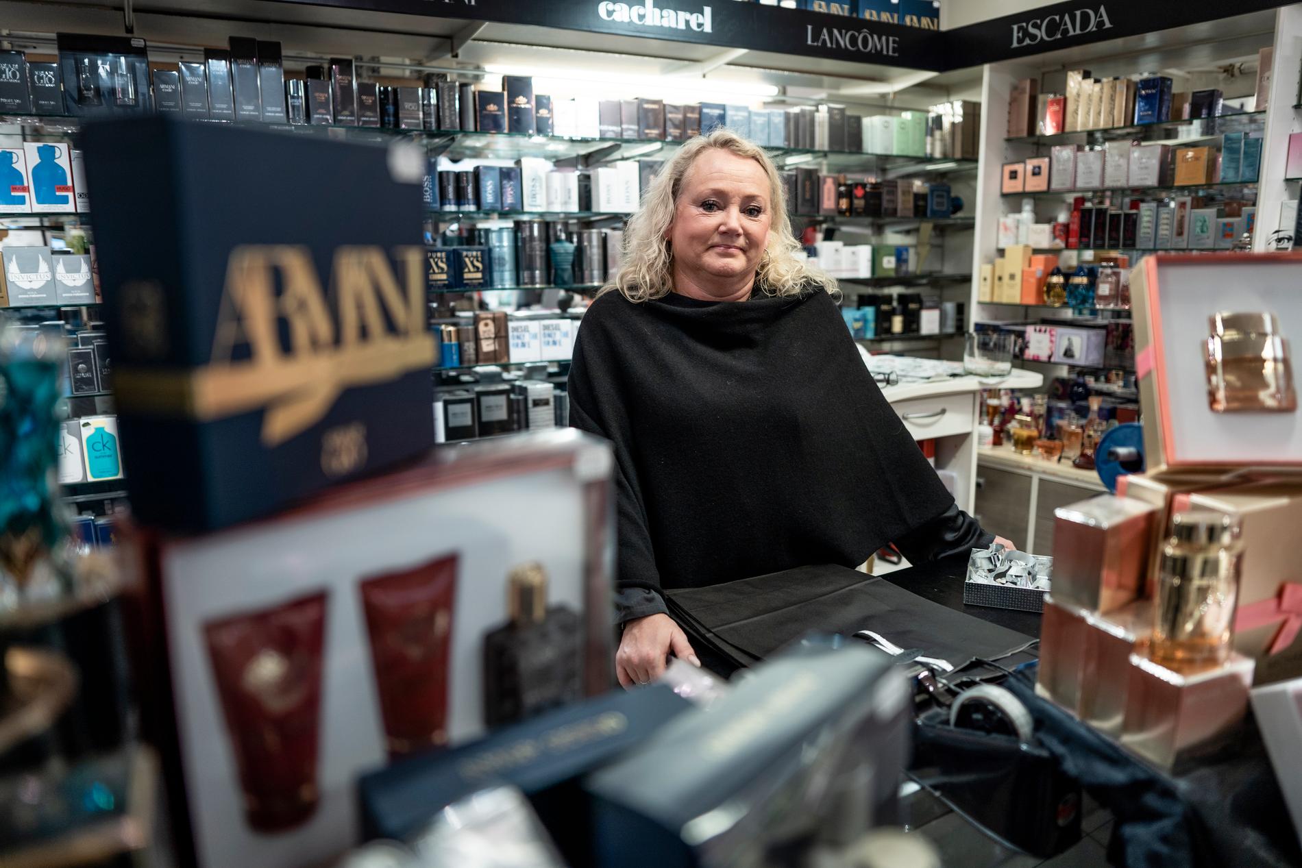 Elin Andersson är en av flera småföretagare i centrala Strömstad. För henne är det inte lika märkbart som för andra att norrmännen inte är här och handlar. En stor del av hennes kunder är svenskar.