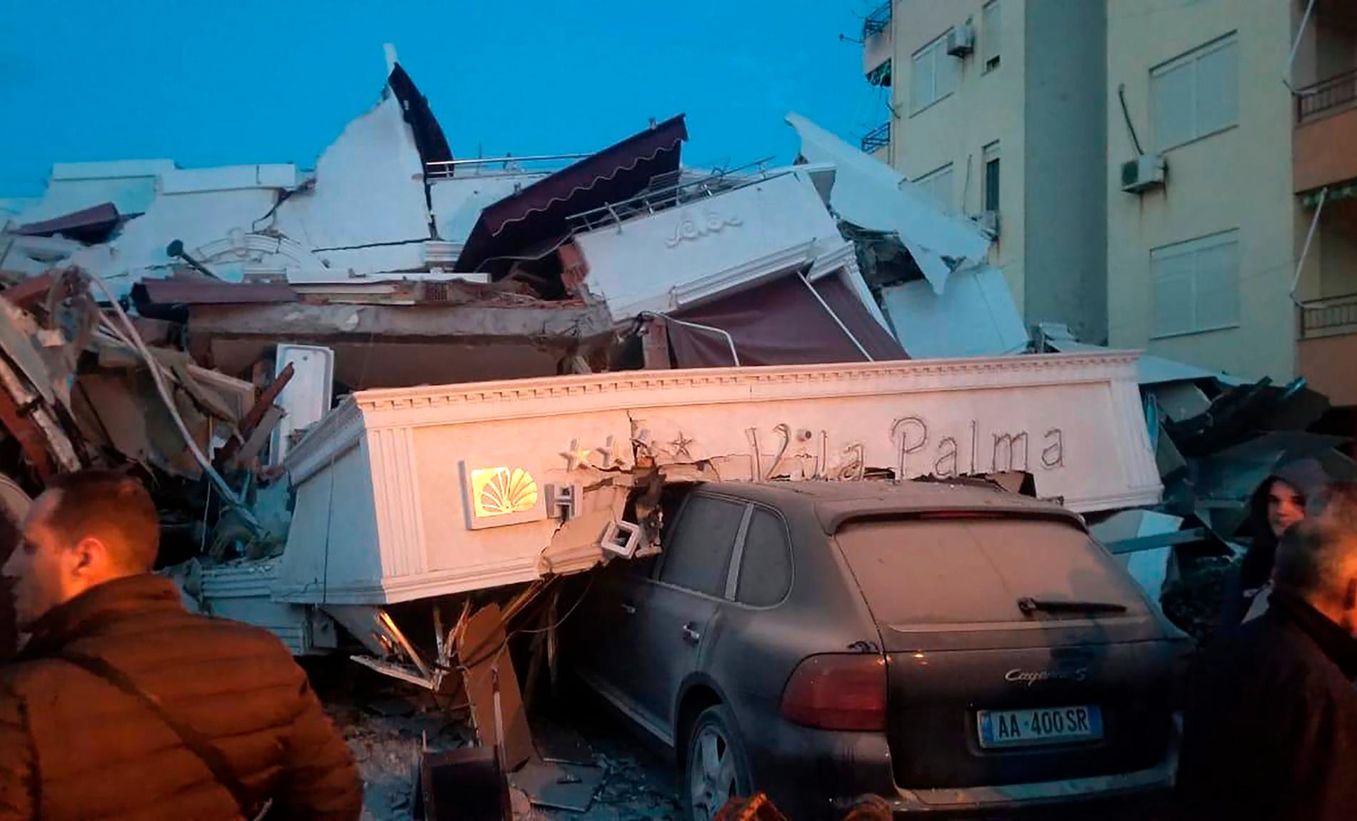 Flera har dött och ett 150-tal skadats efter en kraftig jordbävning i Albanien.