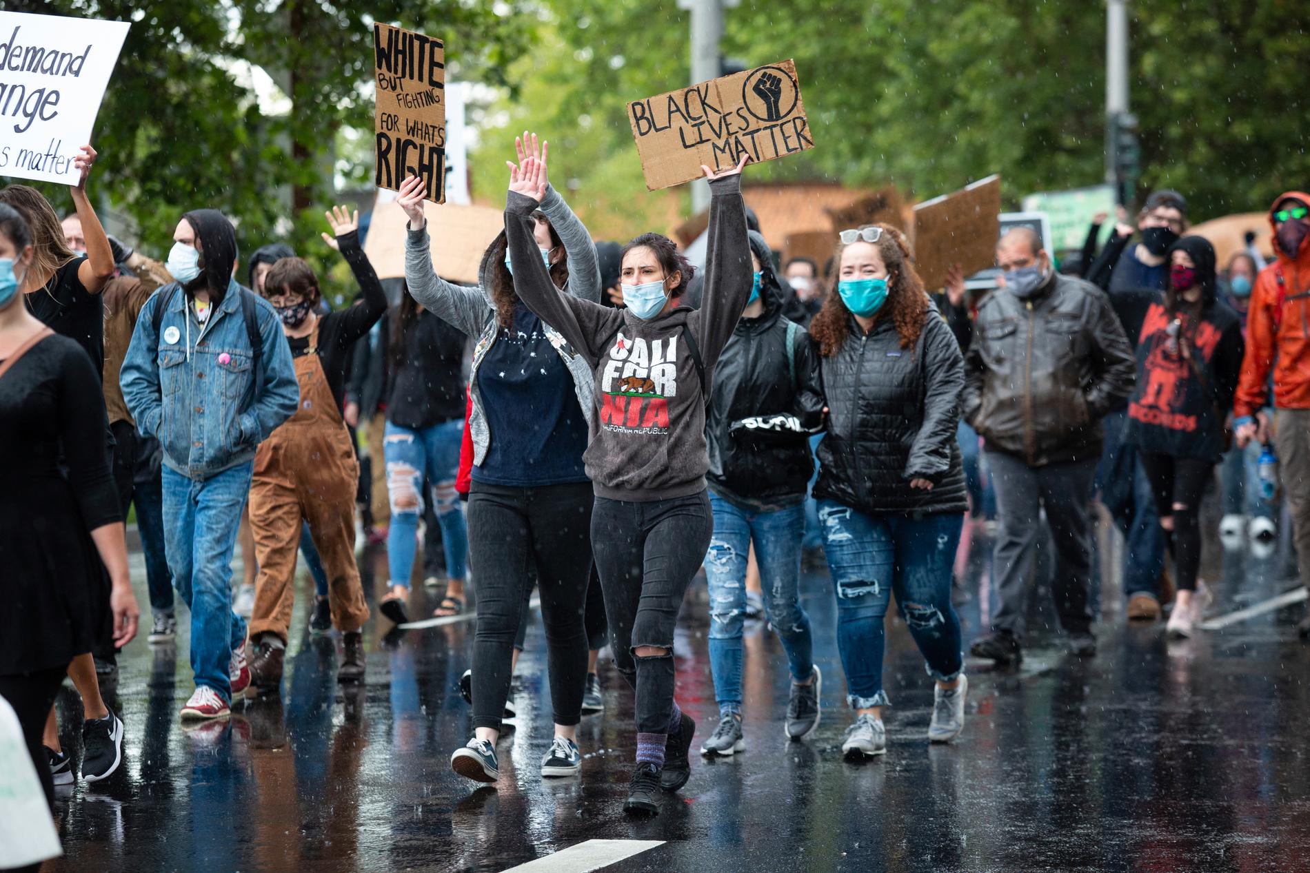 En av många demonstrationer som på sista tiden hållits i USA mot polisens övervåld mot svarta, denna i Spokane i delstaten Washington.