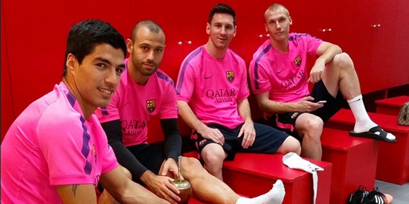 Messi tillsammans med lagkamraterna Lui Suarez, Javier Mascherano och Jérémy Mathieu i omklädningsrummet.
