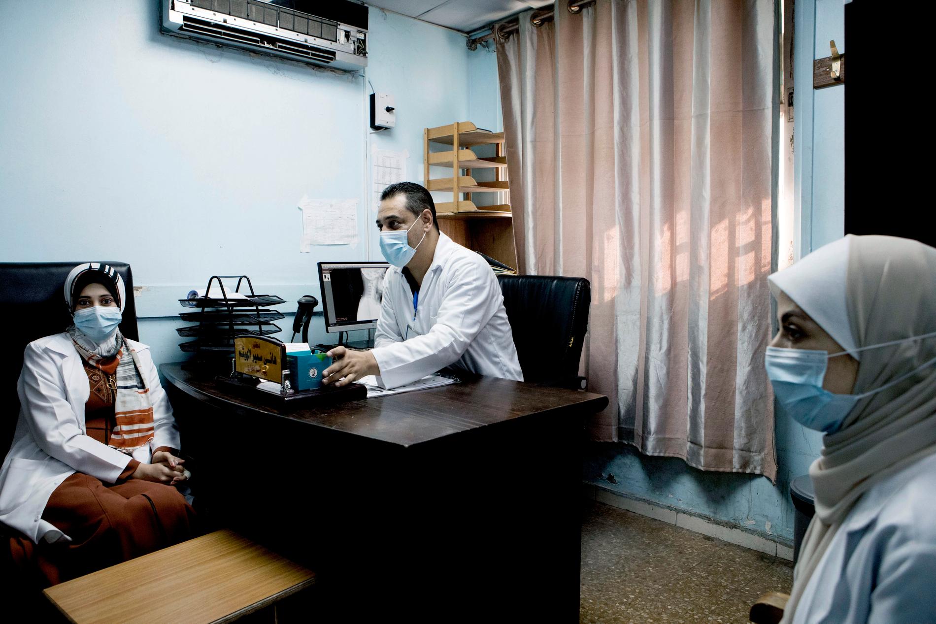 Läkaren Hani Alhitham och hans sjukhus tog emot ungefär 2000 personer under 11 dagar. 