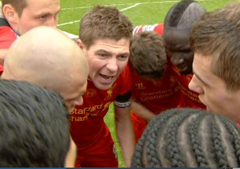 Gerrard samlade laget efter slutsignalen.