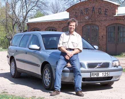 år 2001 utsåg Robert Collin Volvo V70 till vinnare i en kombiduell med en annan svensk – Saab 9-5.