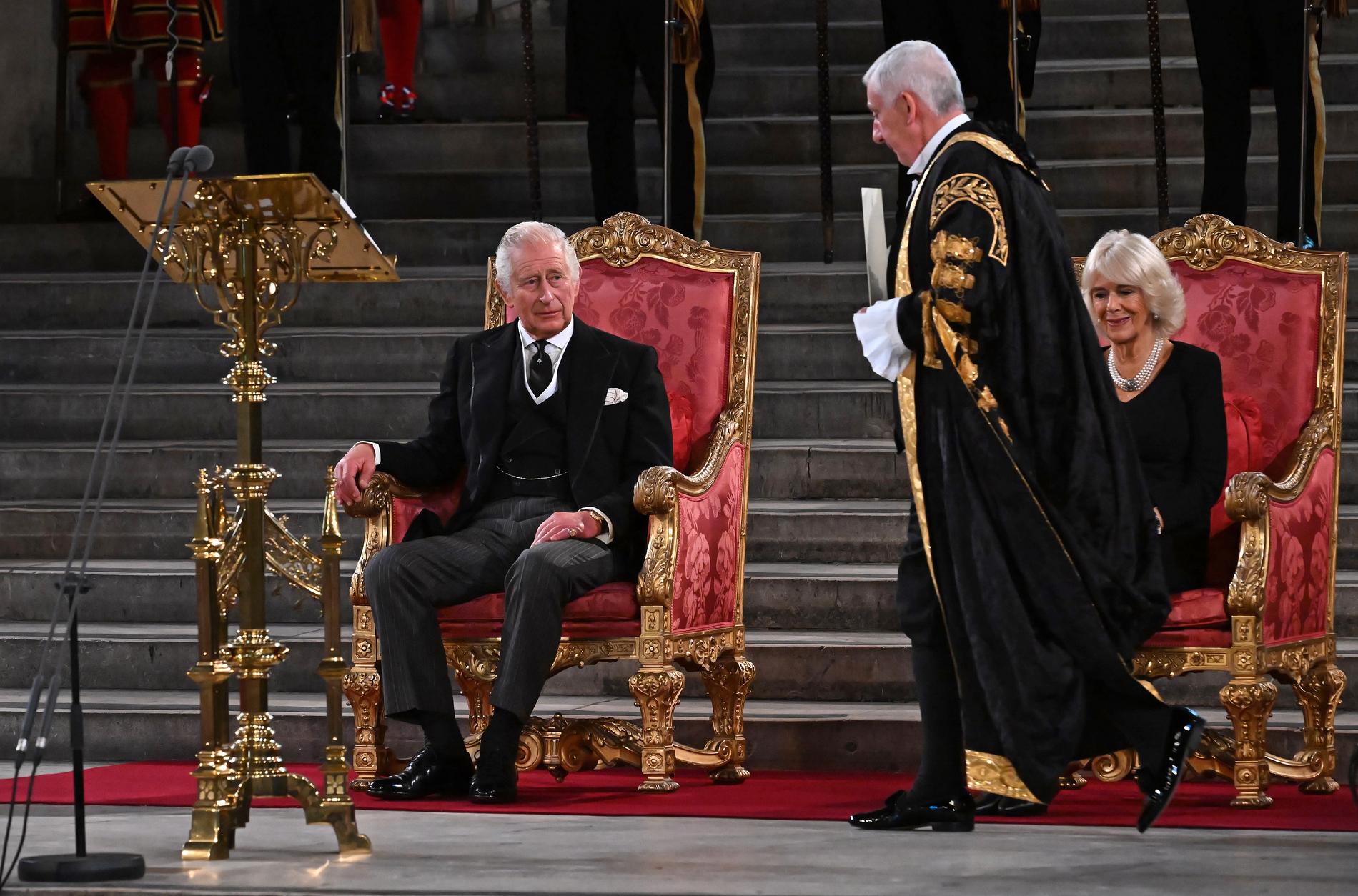 Charles kunde för första gången sedan han utropades till kung besöka parlamentet.