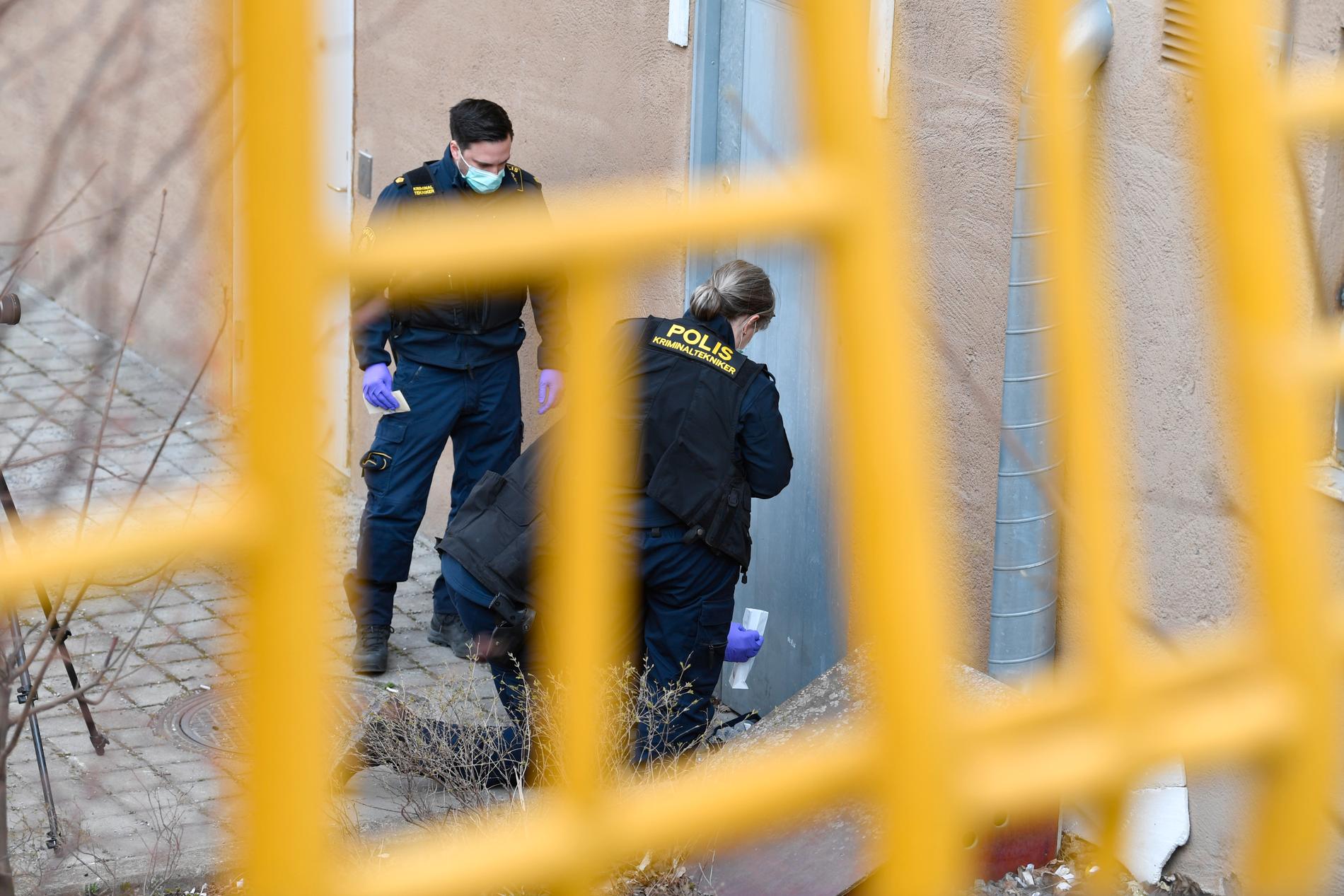 En man har anhållits, misstänkt för dubbelmordet i södra Stockholm.