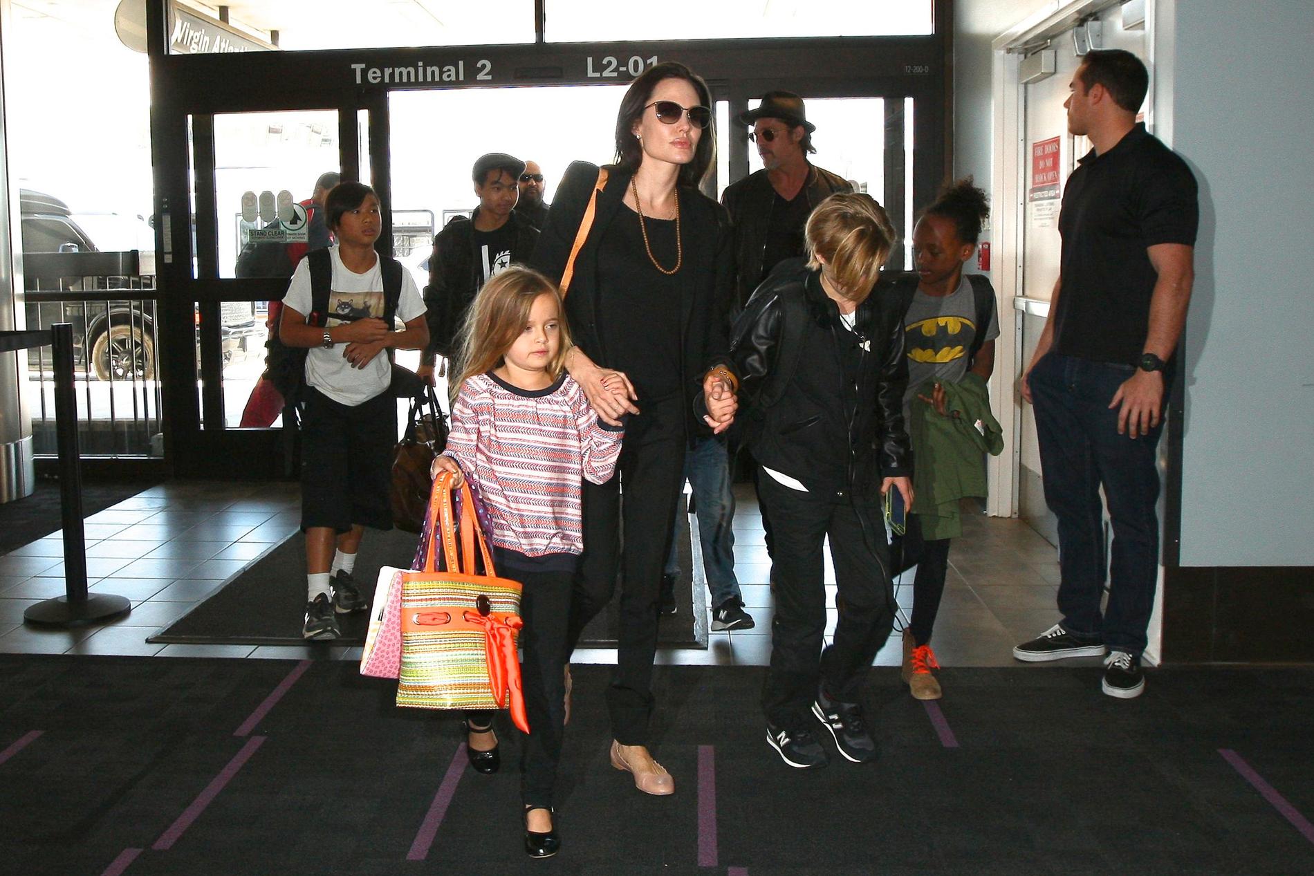 Angelina Jolie, Brad Pitt och deras barn.