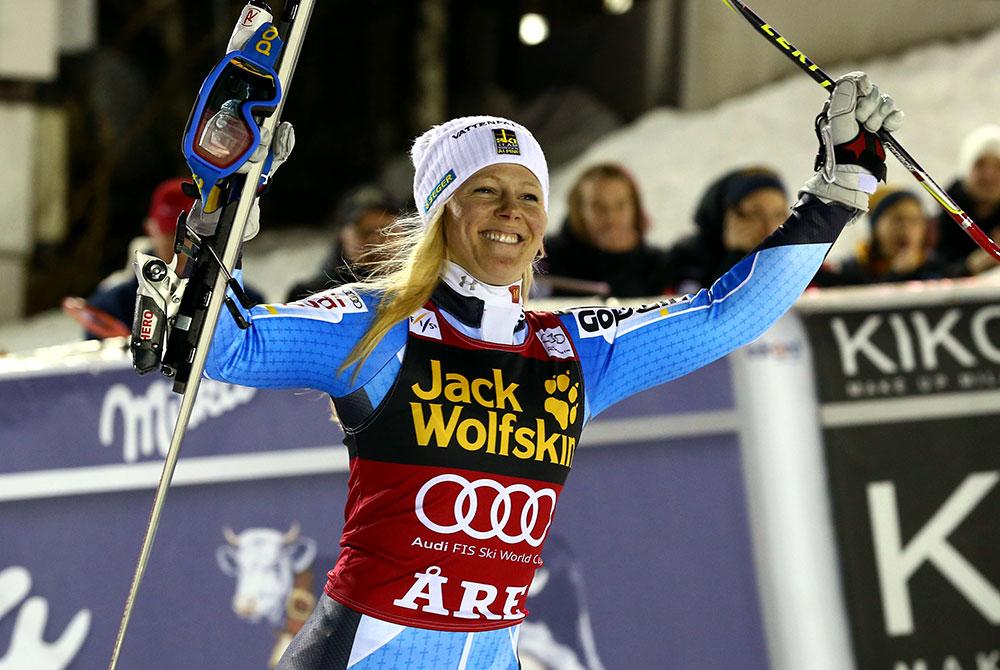 Lindell-Vikarby jublar efter tredjeplatsen i storslalom Åre 2014