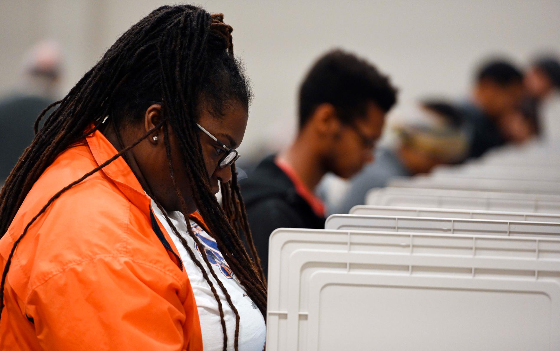 Väljare förtidsröstar i en vallokal i Marietta i delstaten Georgia den 27 oktober.