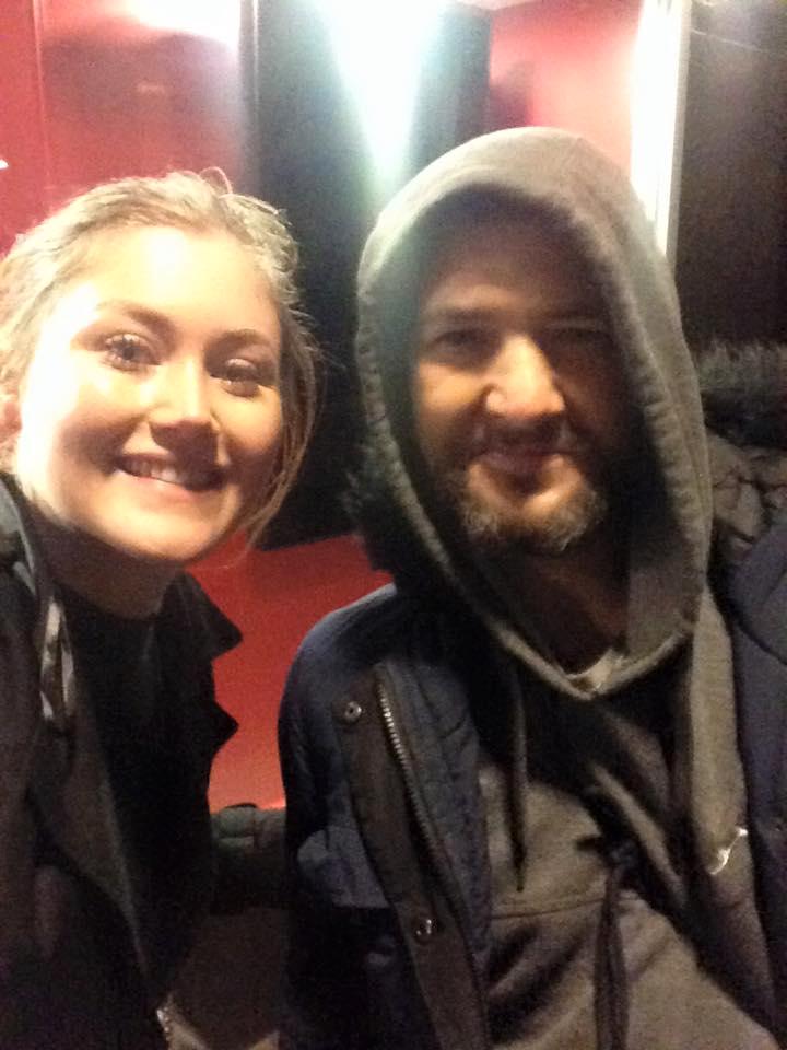 Nicole Sedgebeer tog en selfie tillsammans med hemlöse mannen Mark som hjälpte henne. Nu vill hon hjälpa honom.